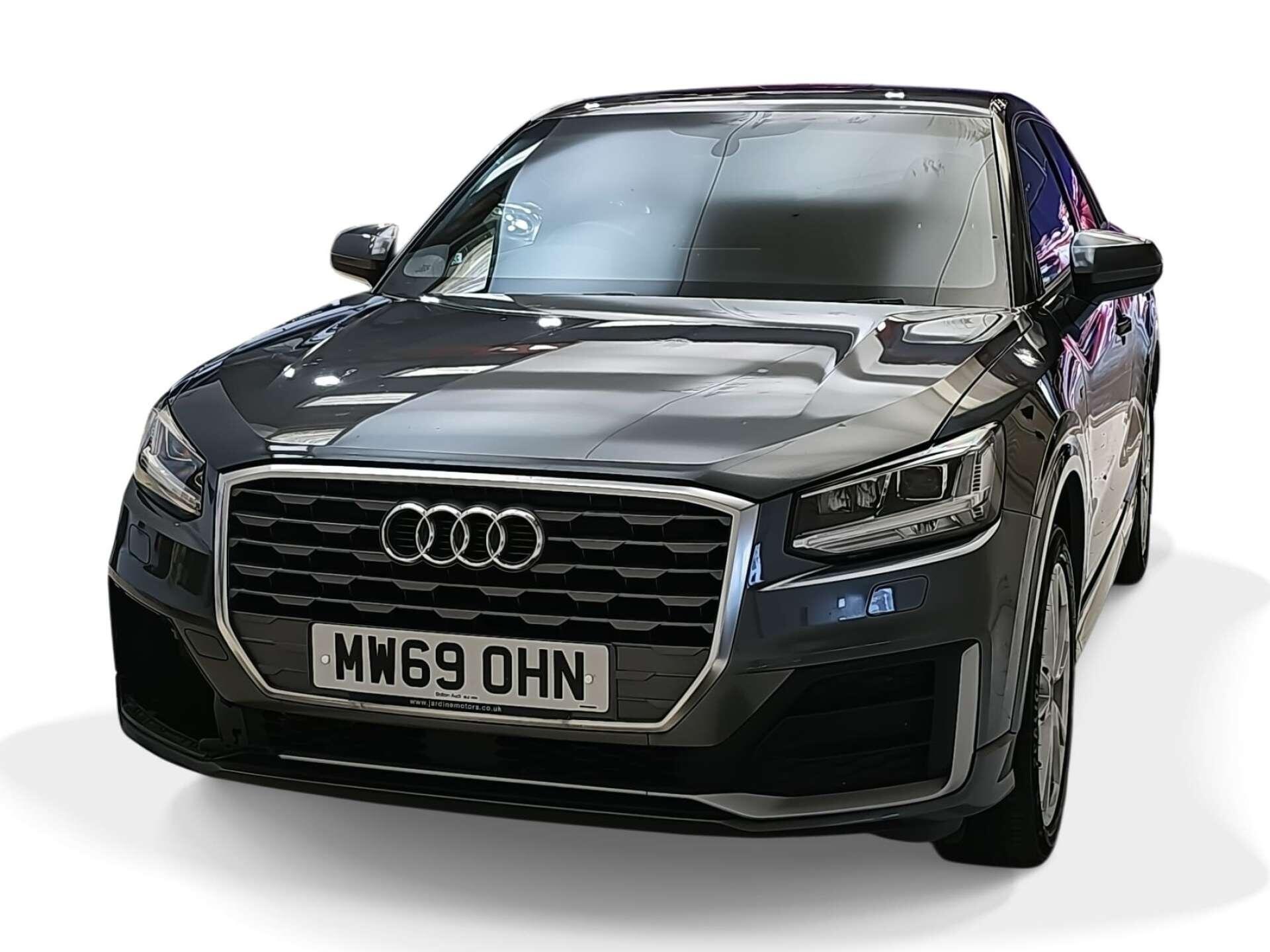 Audi Q2 view 6