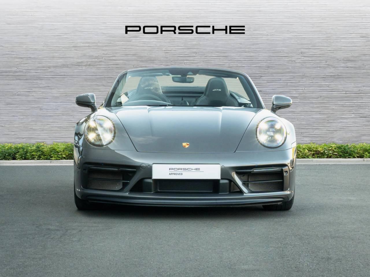 Porsche 911 view 7