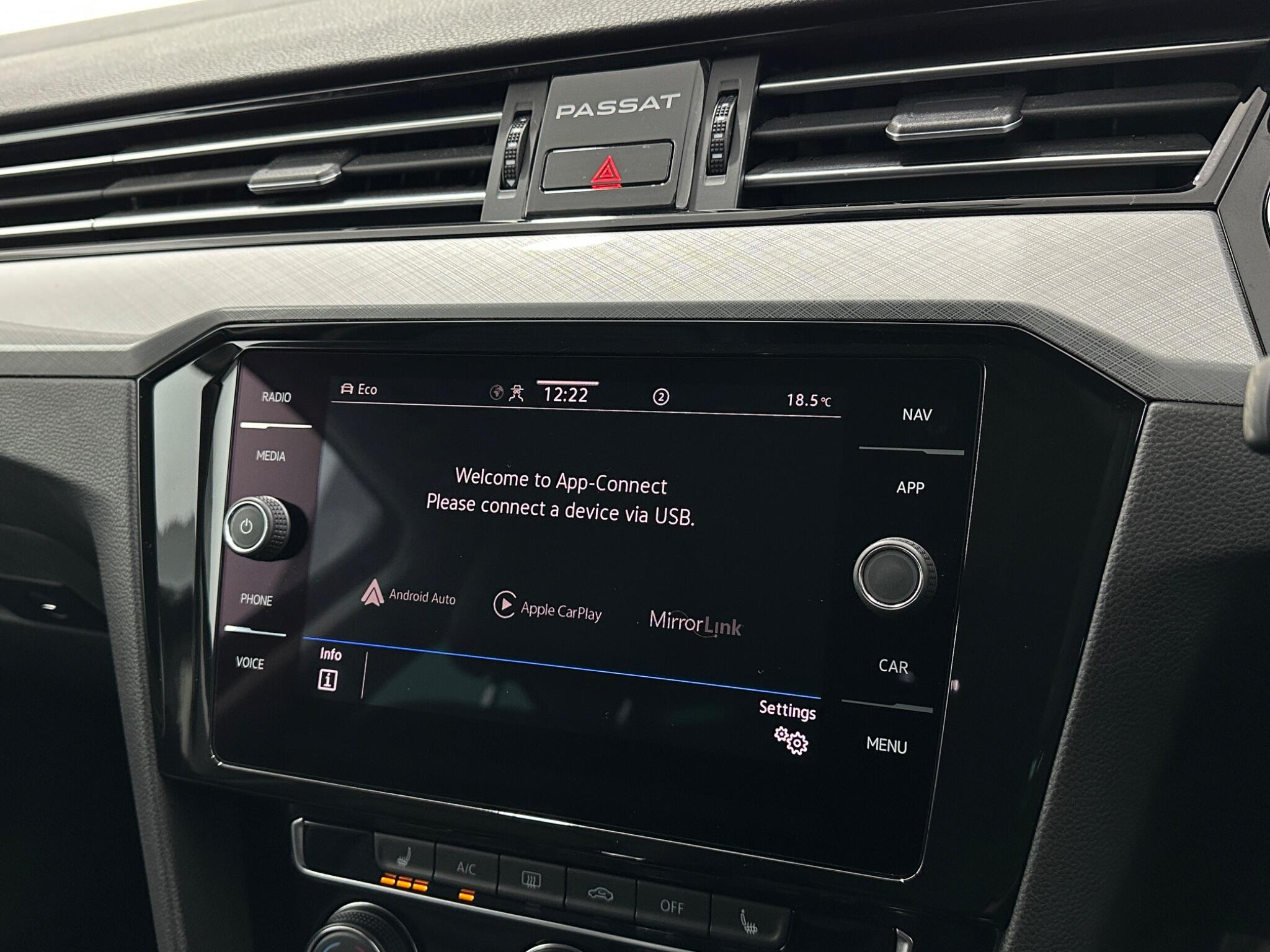 Volkswagen Passat view 24