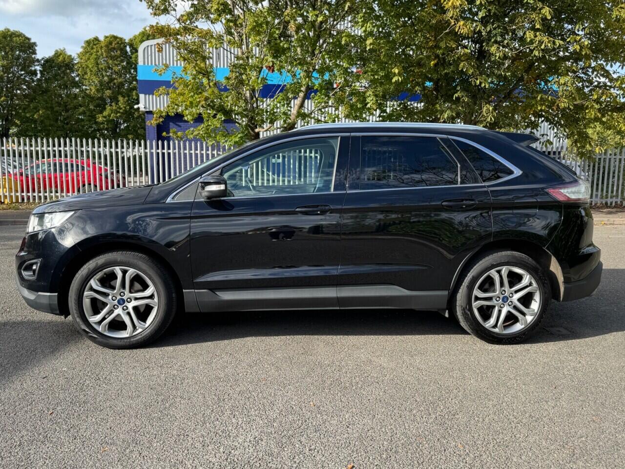 Ford Edge view 6