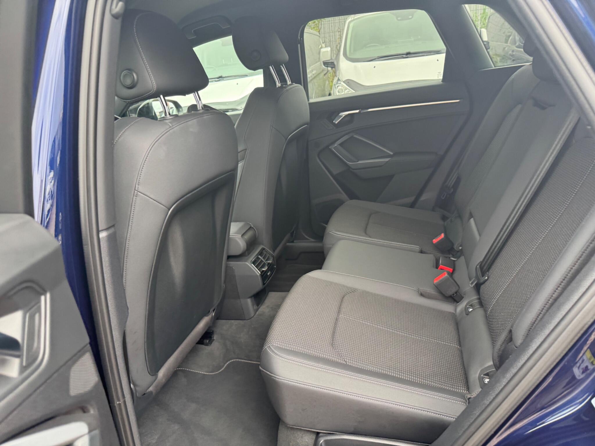Audi Q3 view 23