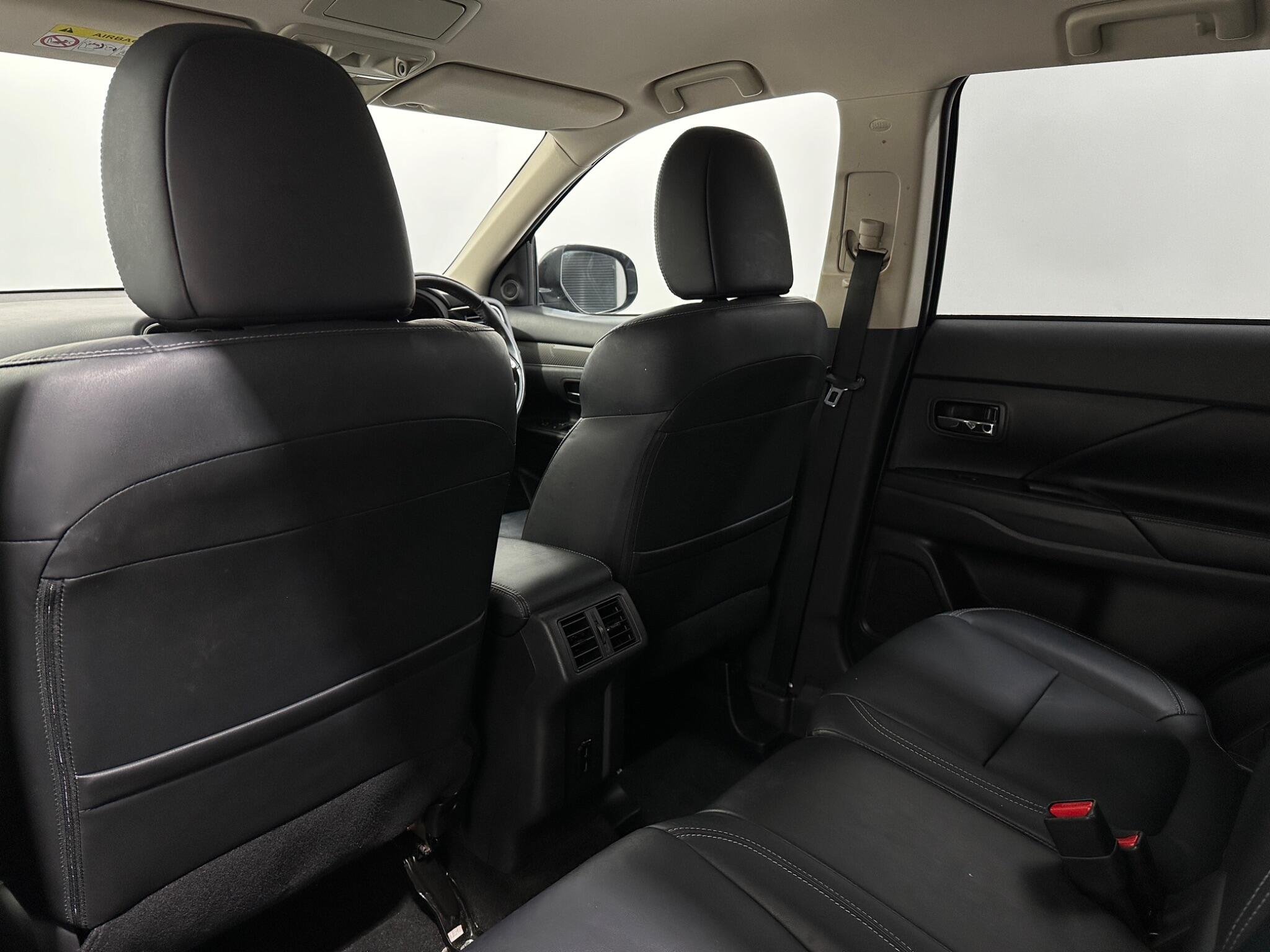 Mitsubishi Outlander view 37