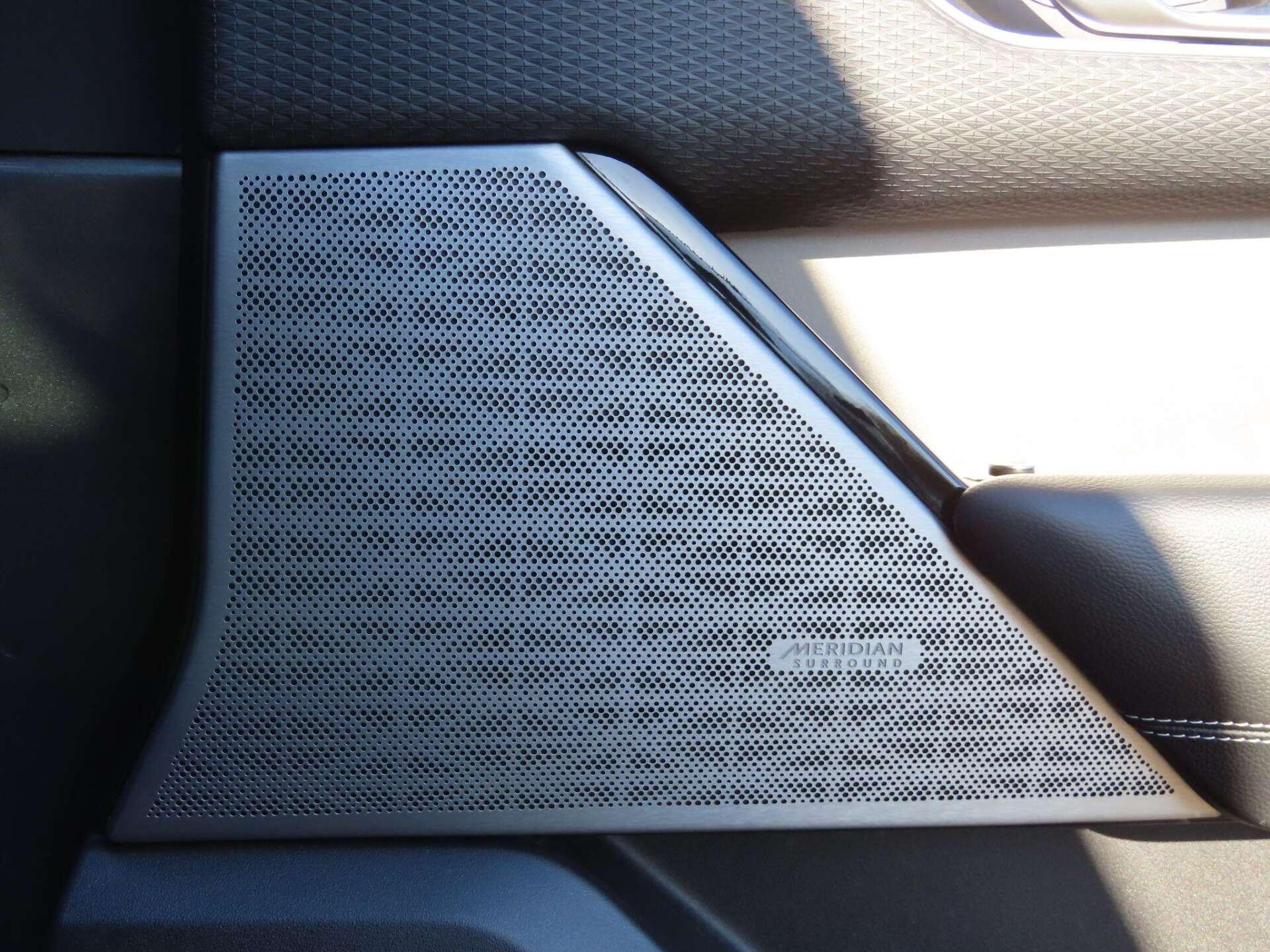 Land Rover Range Rover Velar view 16