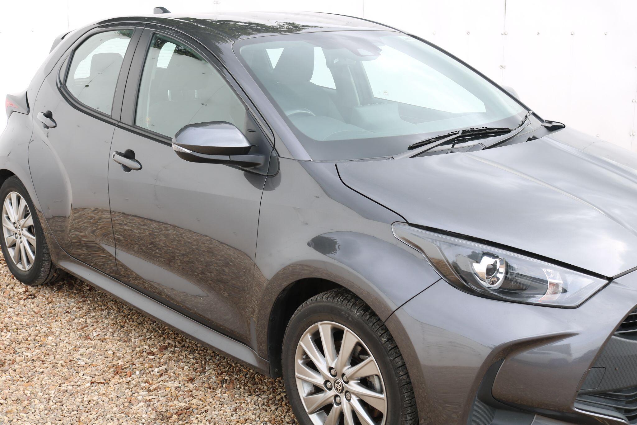 Toyota Yaris view 3