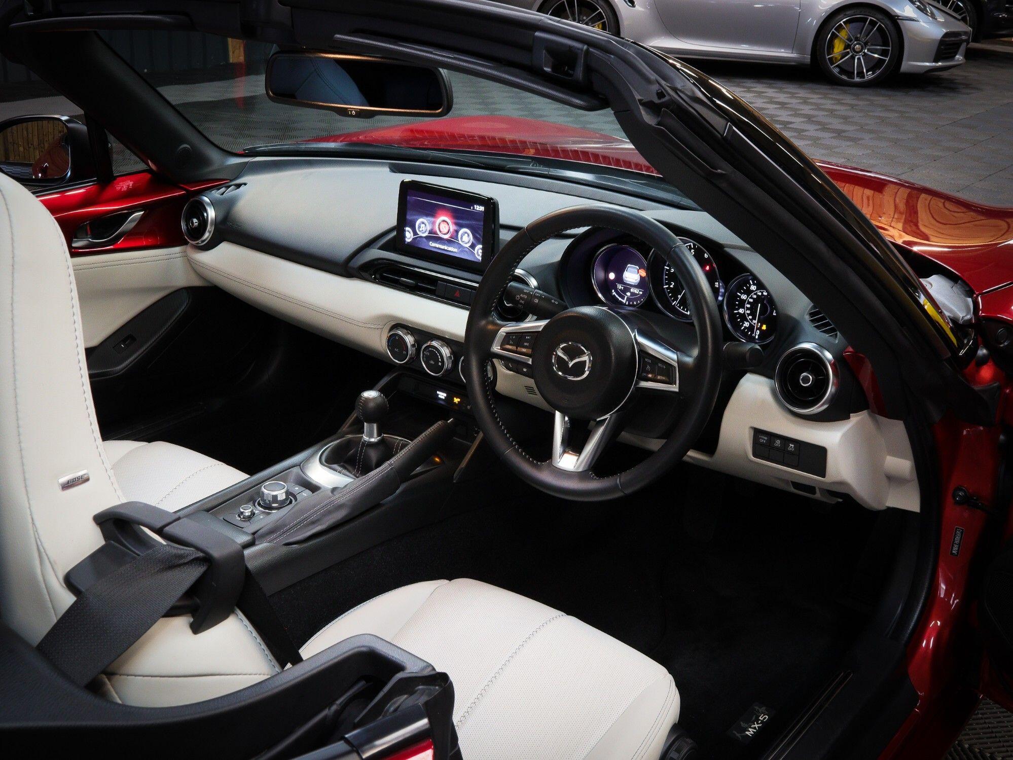 Mazda MX-5 view 26