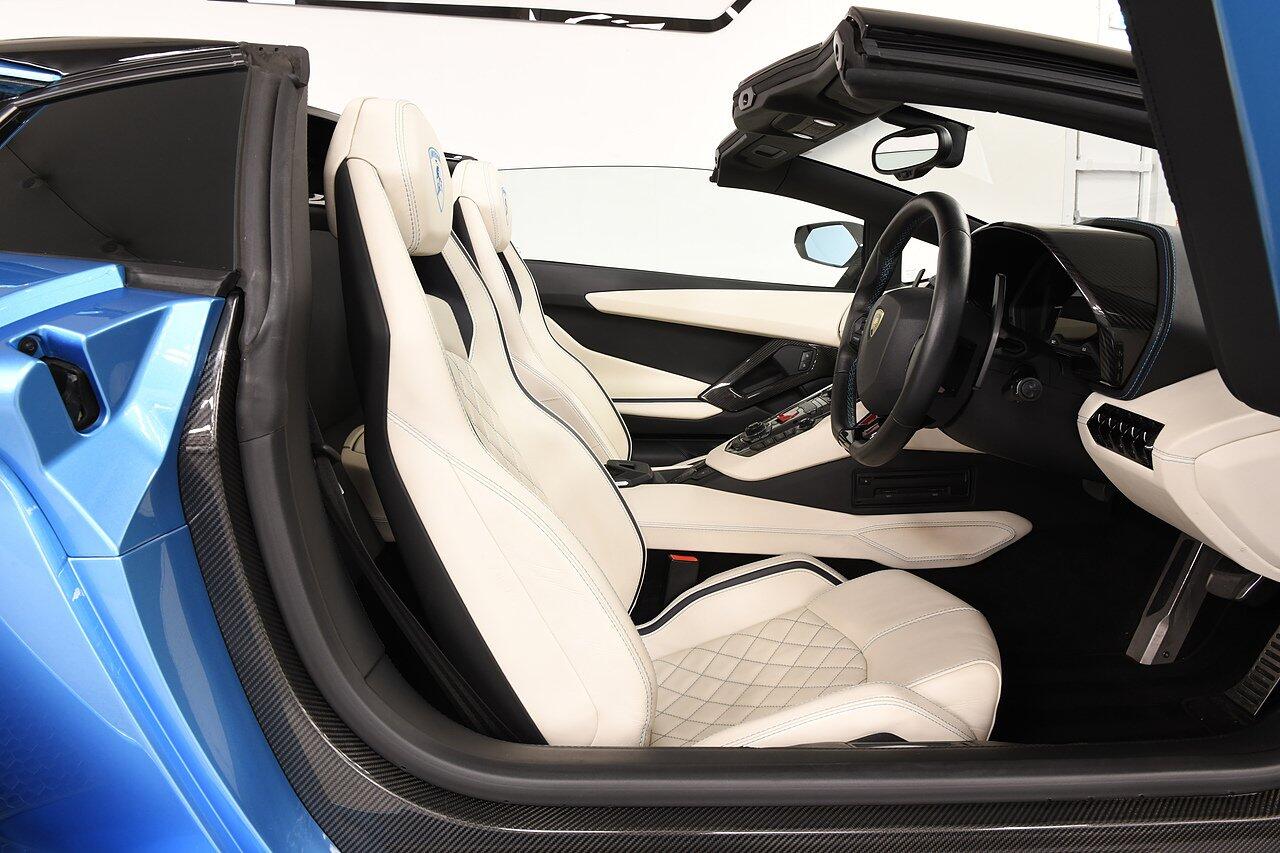 Lamborghini Aventador view 6