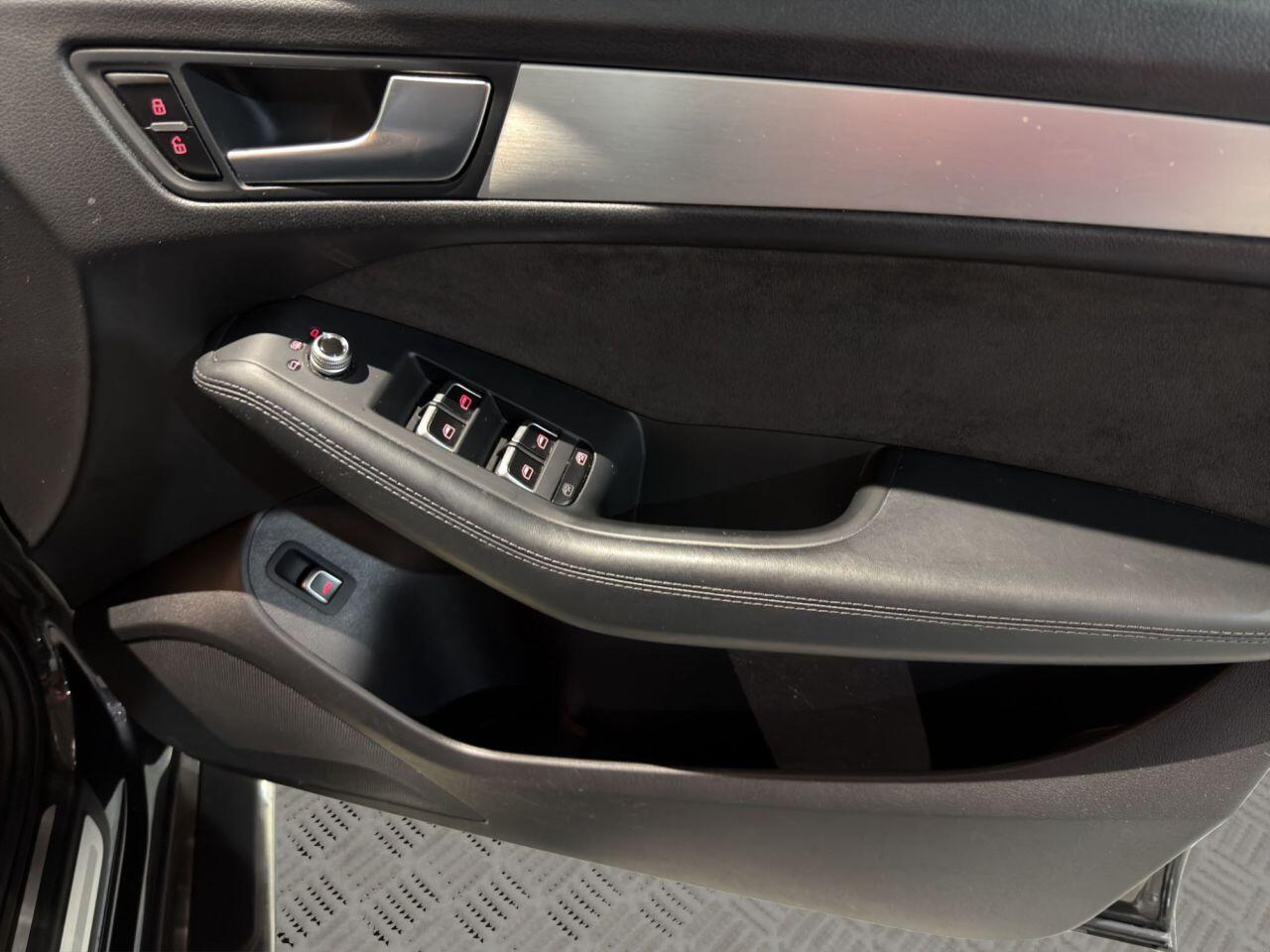 Audi Q5 view 9