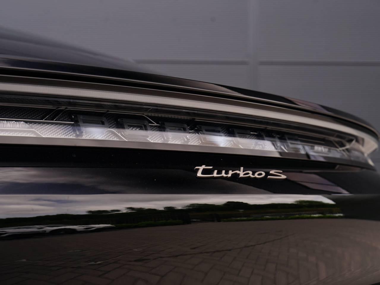 Porsche Taycan view 13