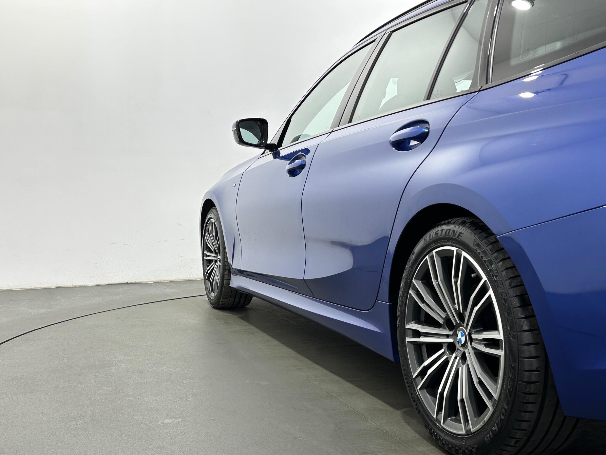BMW 3 Series view 52