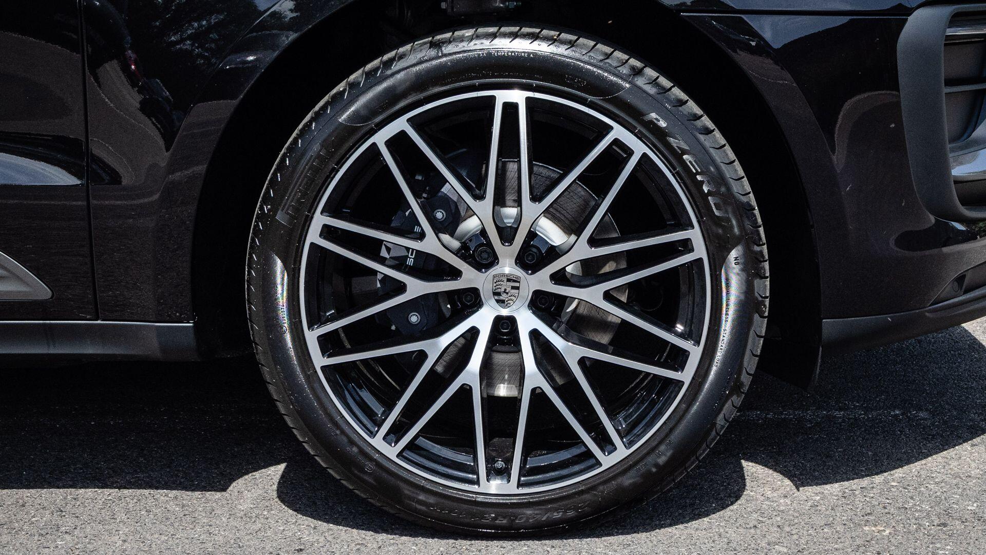 Porsche Macan view 22