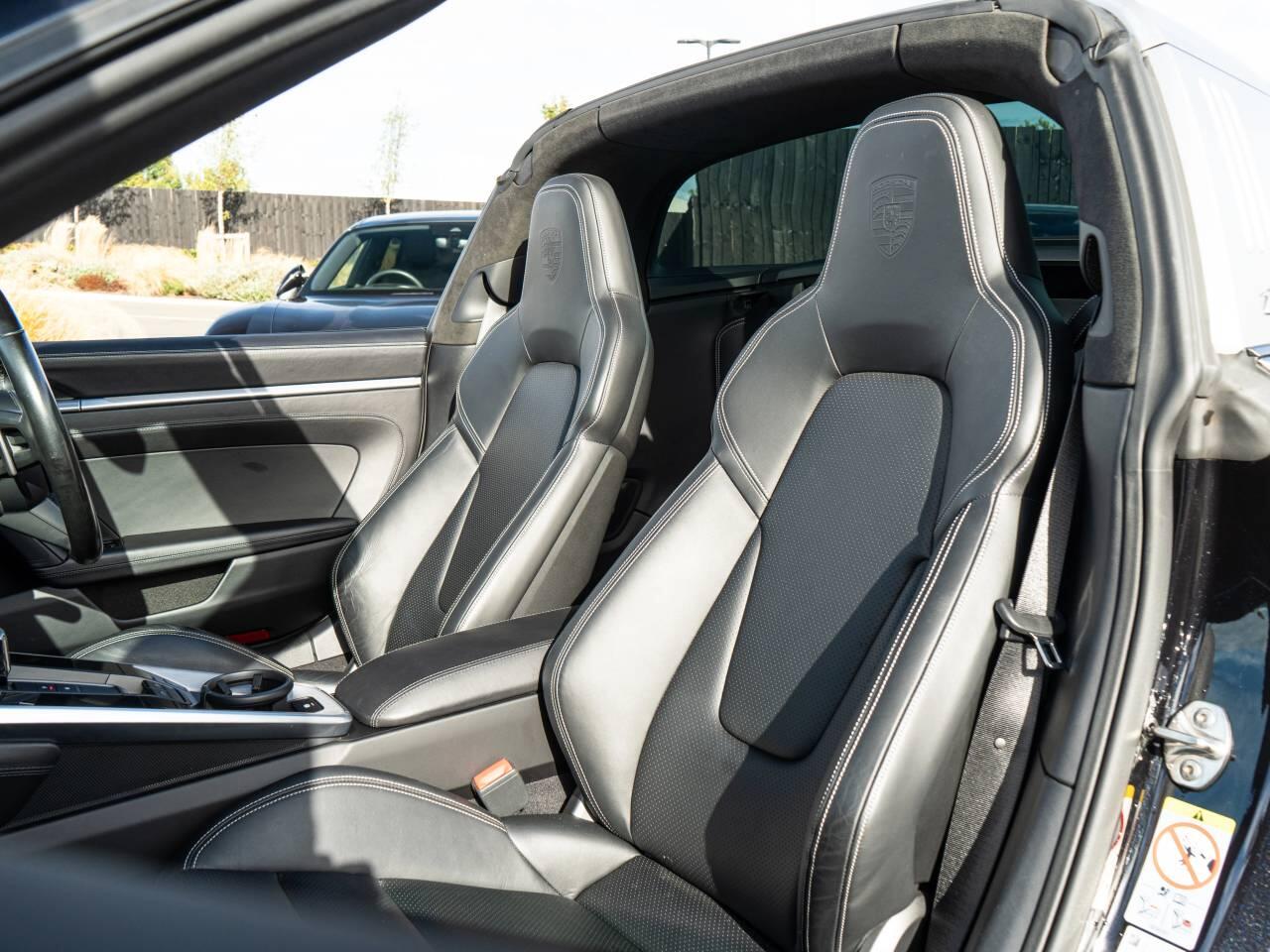Porsche 911 view 29