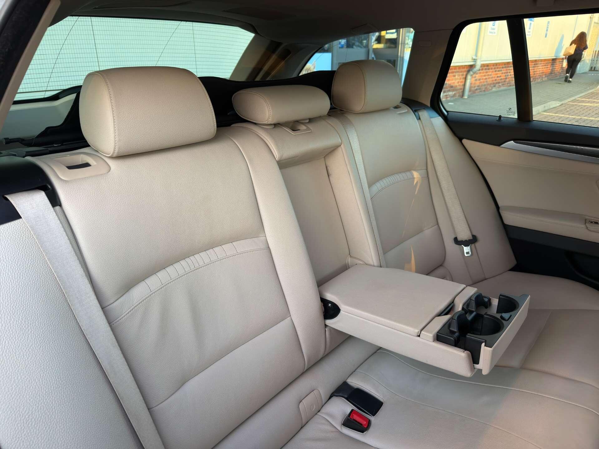 BMW 5 Series view 17