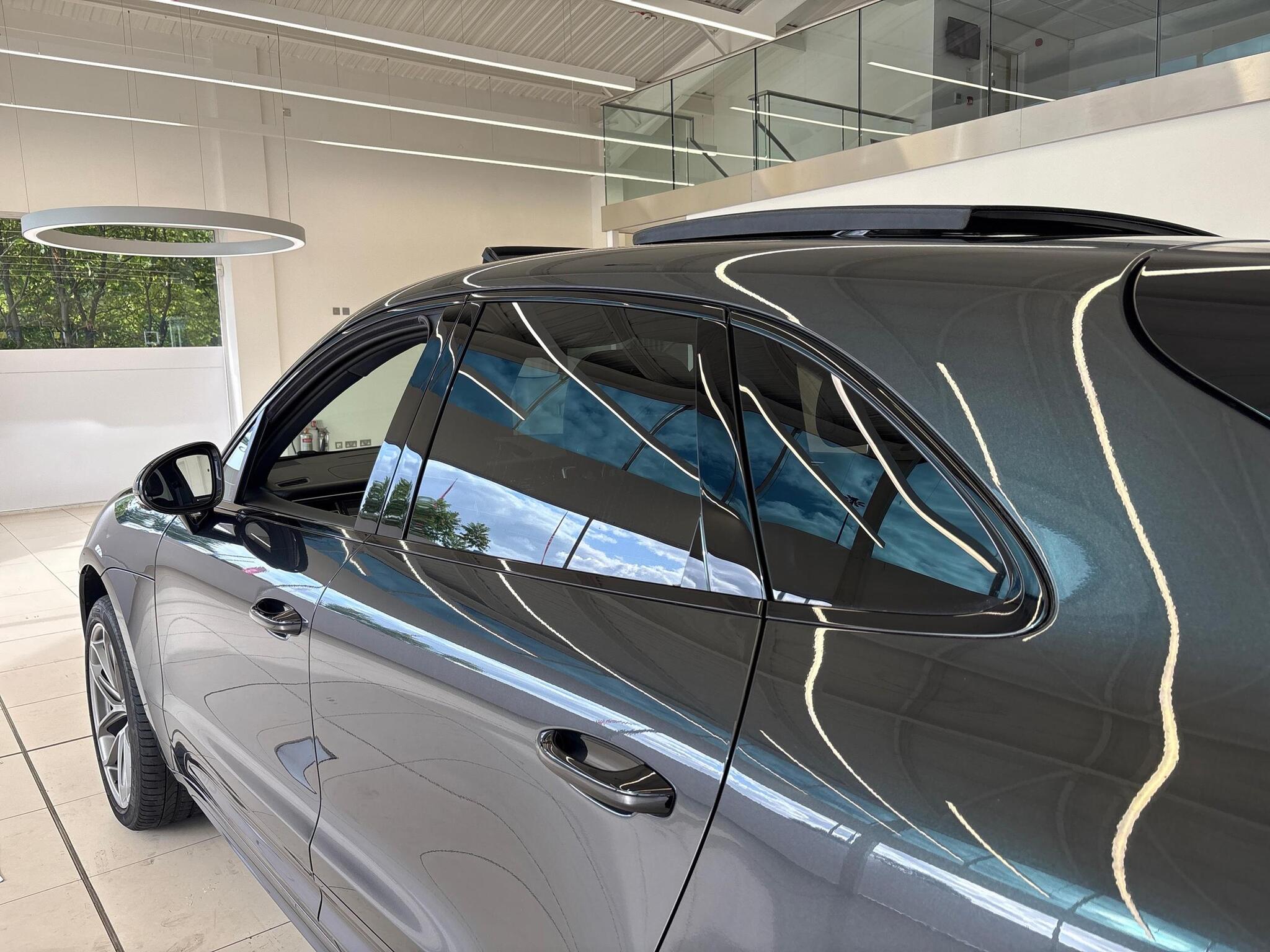 Porsche Macan view 31