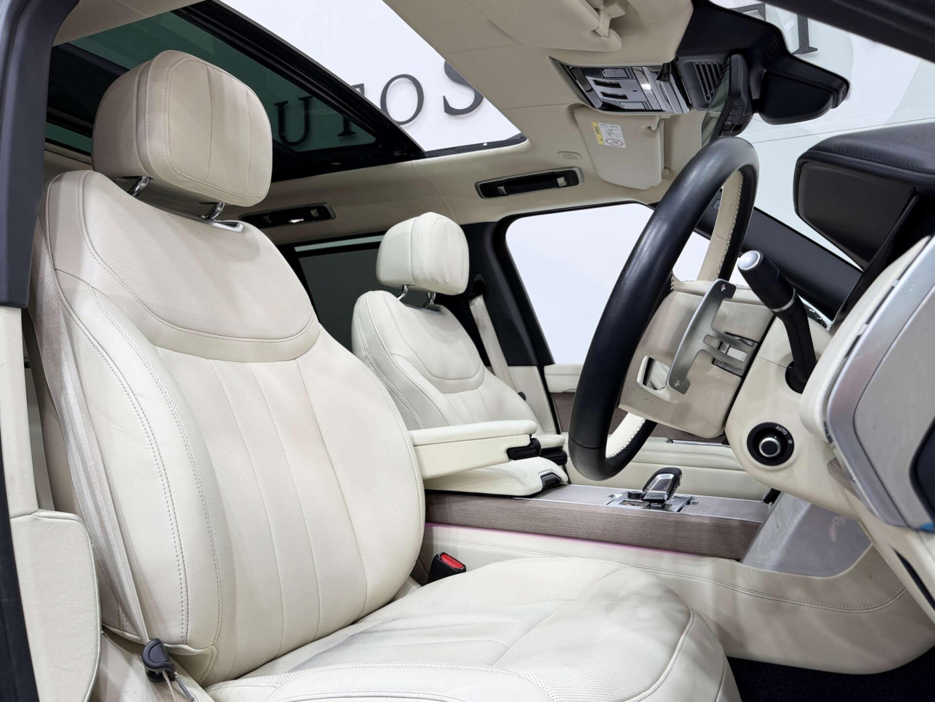 Land Rover Range Rover view 2