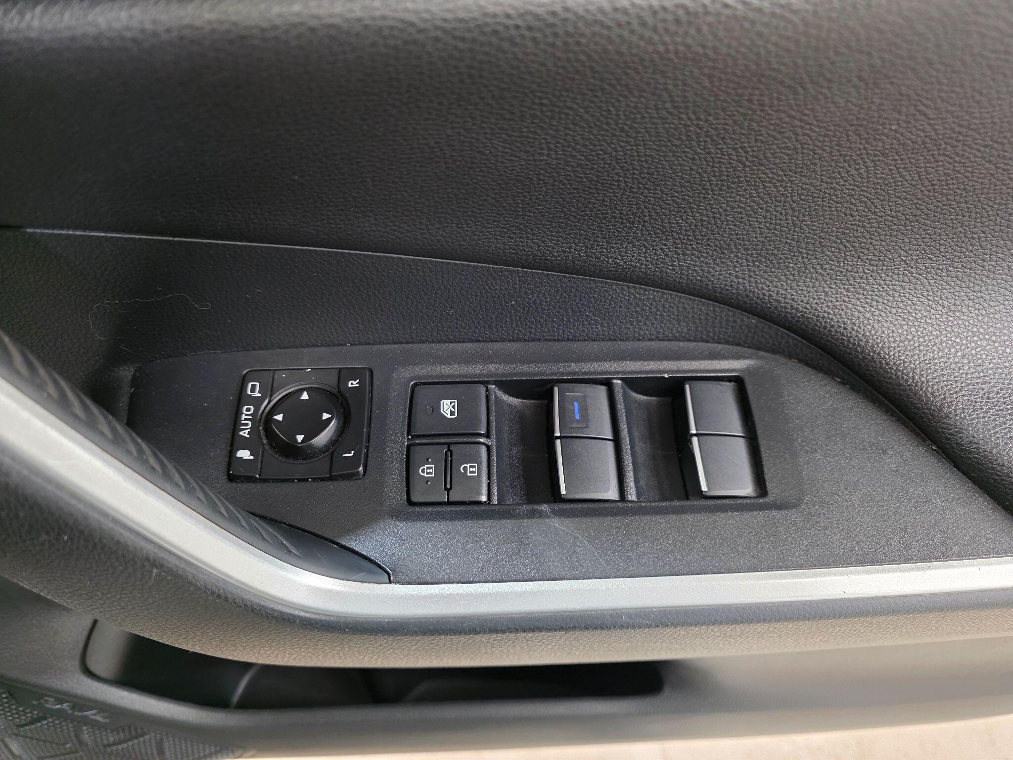 Toyota Rav4 view 13