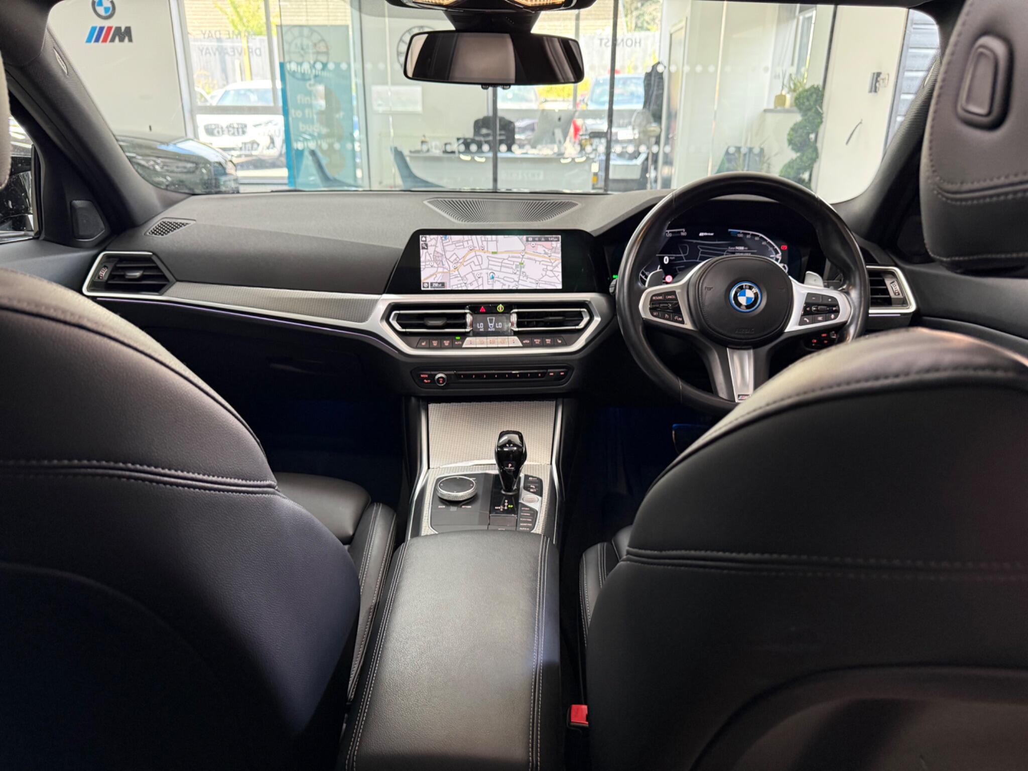 BMW 3 Series view 12