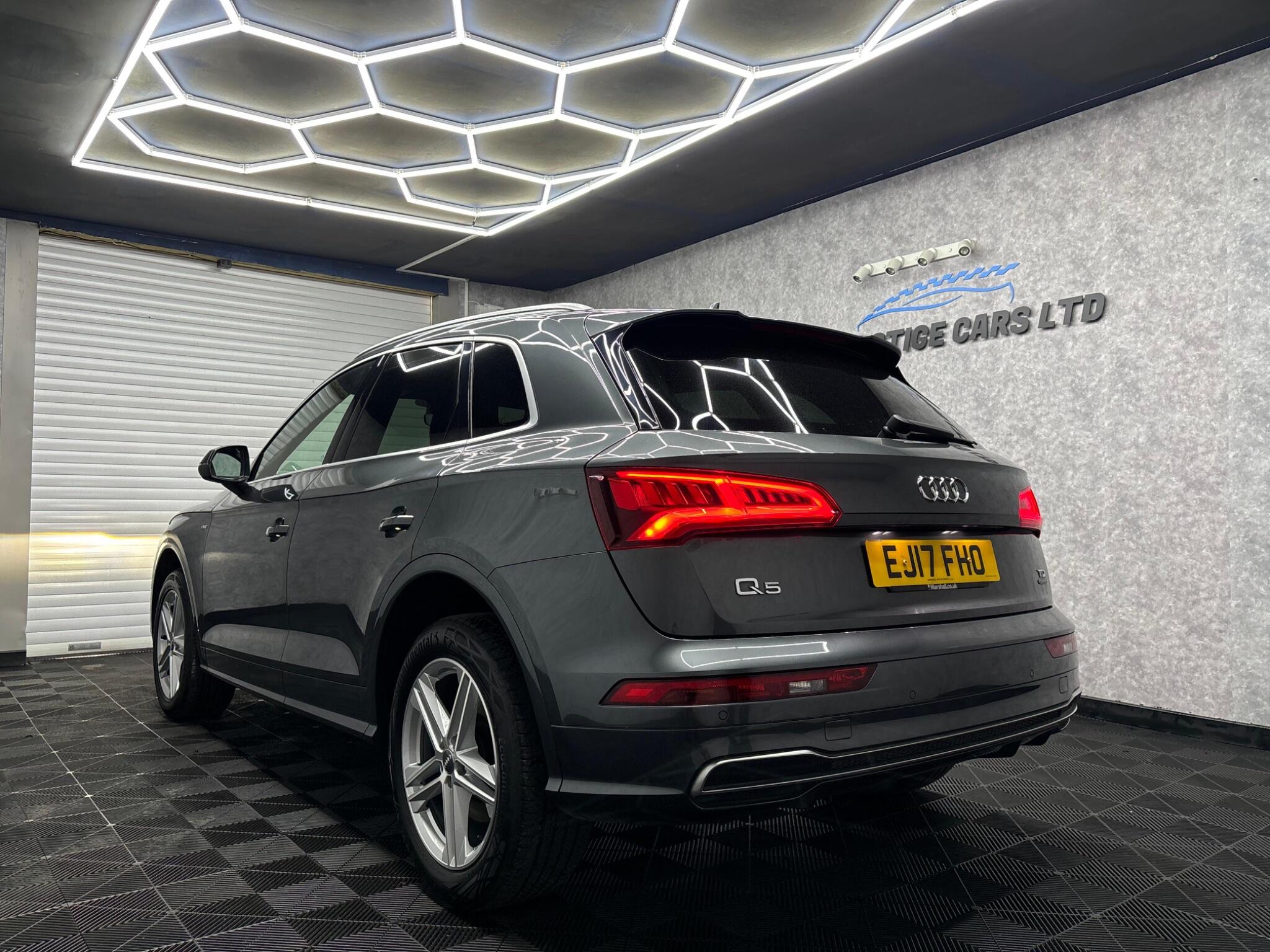 Audi Q5 view 4