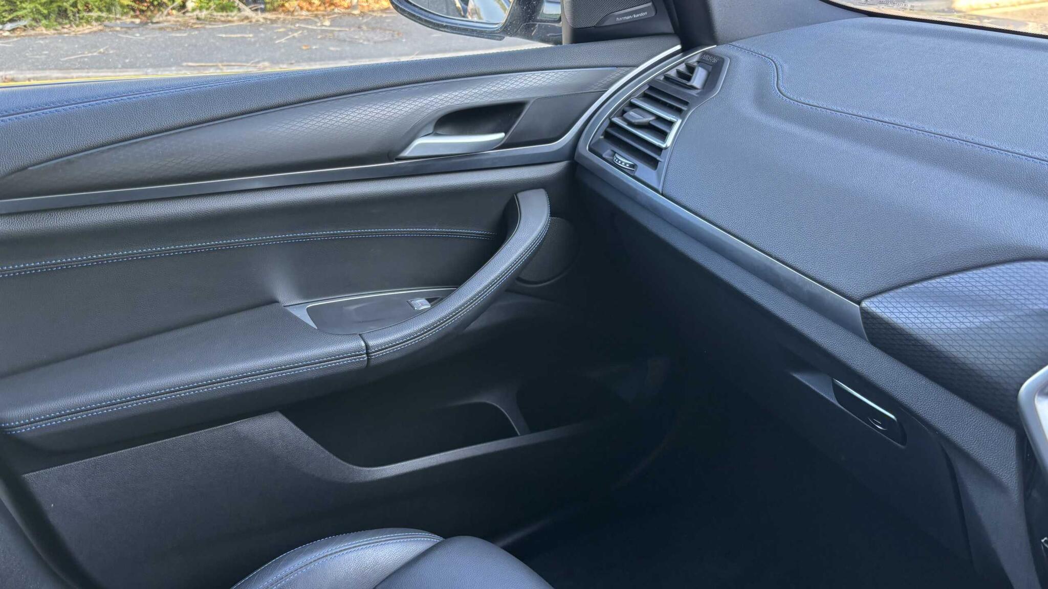BMW iX3 view 25