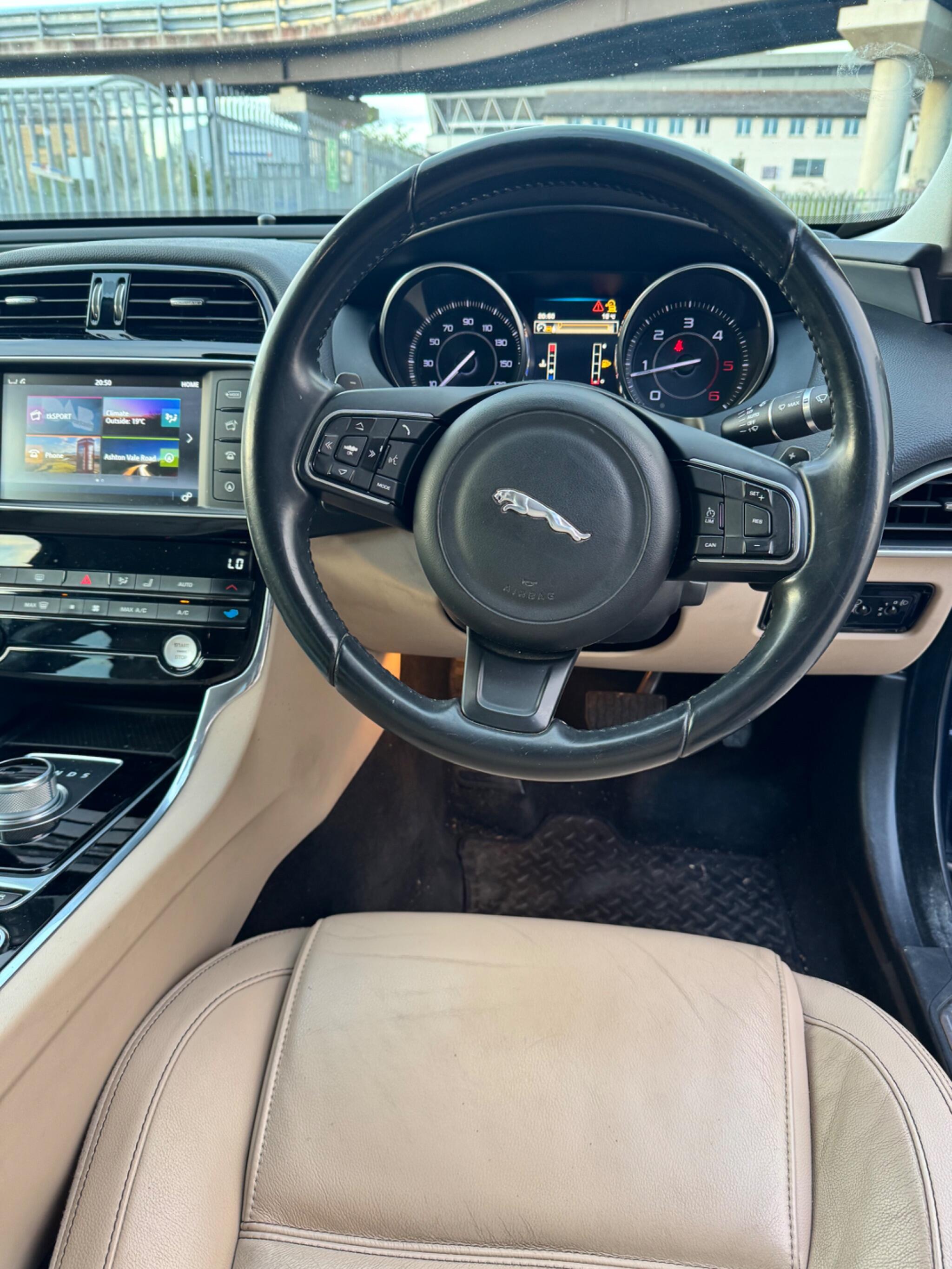 Jaguar Xe view 44