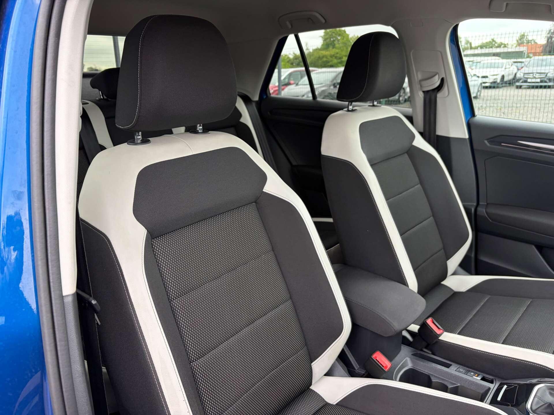 Volkswagen T-Roc view 38