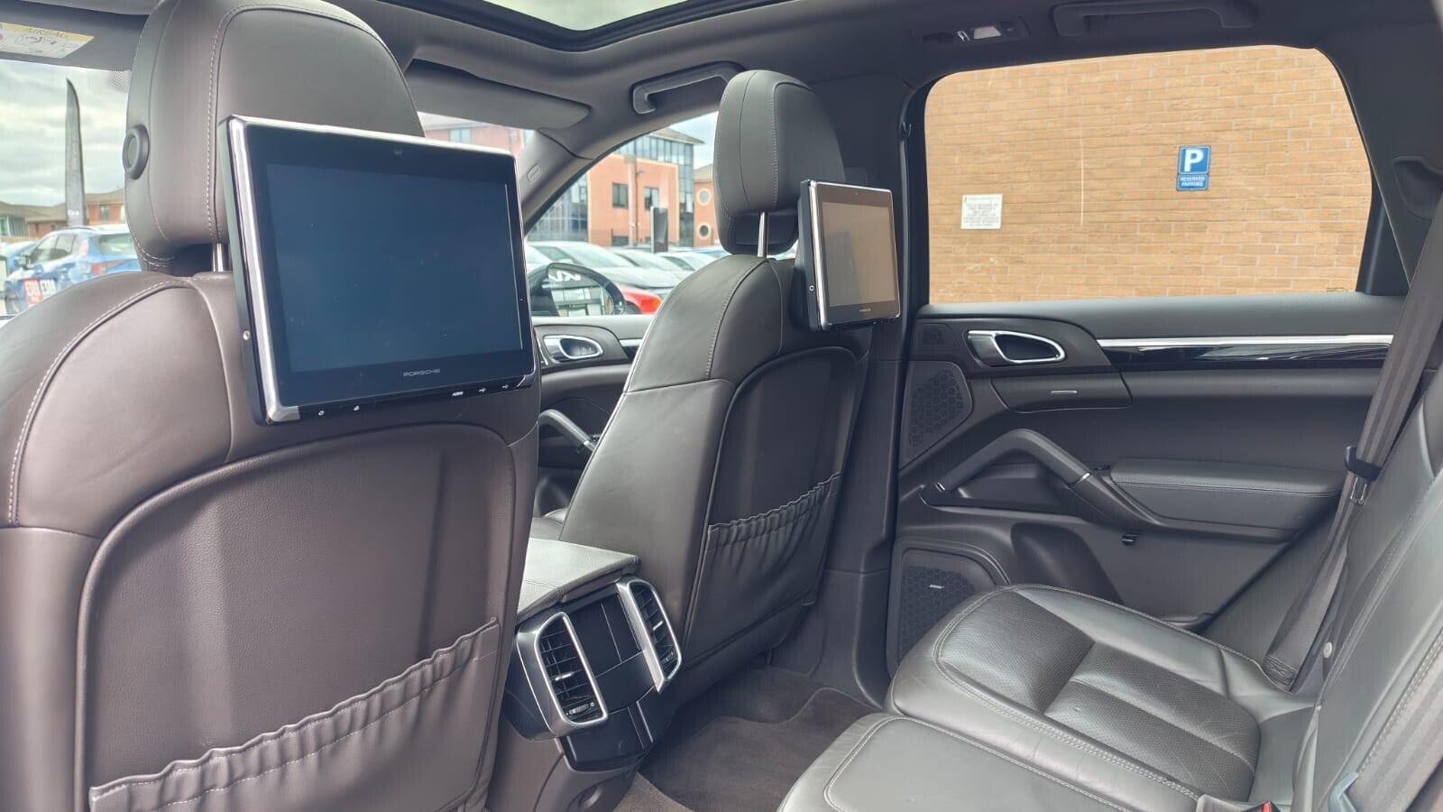 Porsche Cayenne view 27