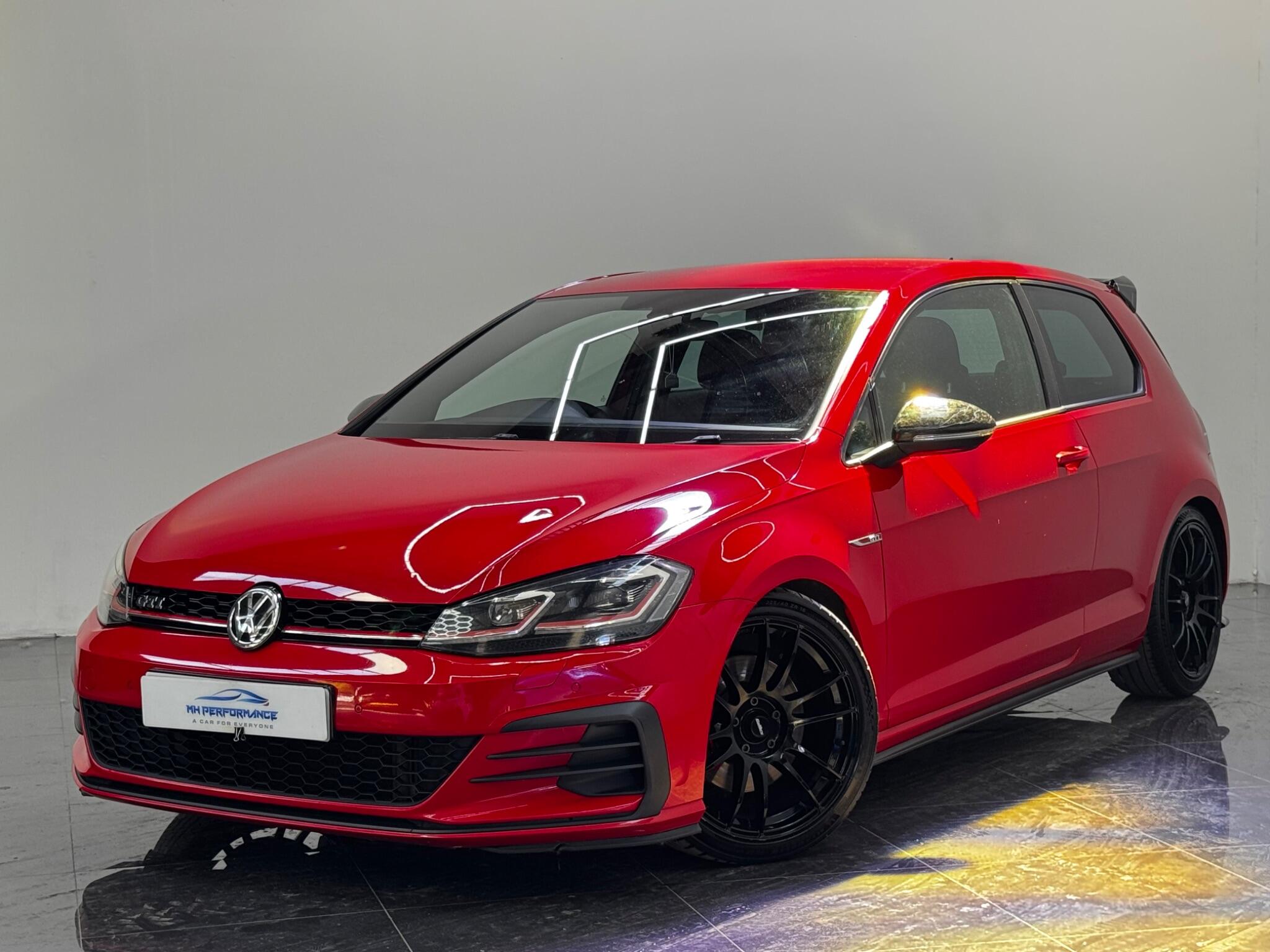2017 Volkswagen Golf in Red for sale