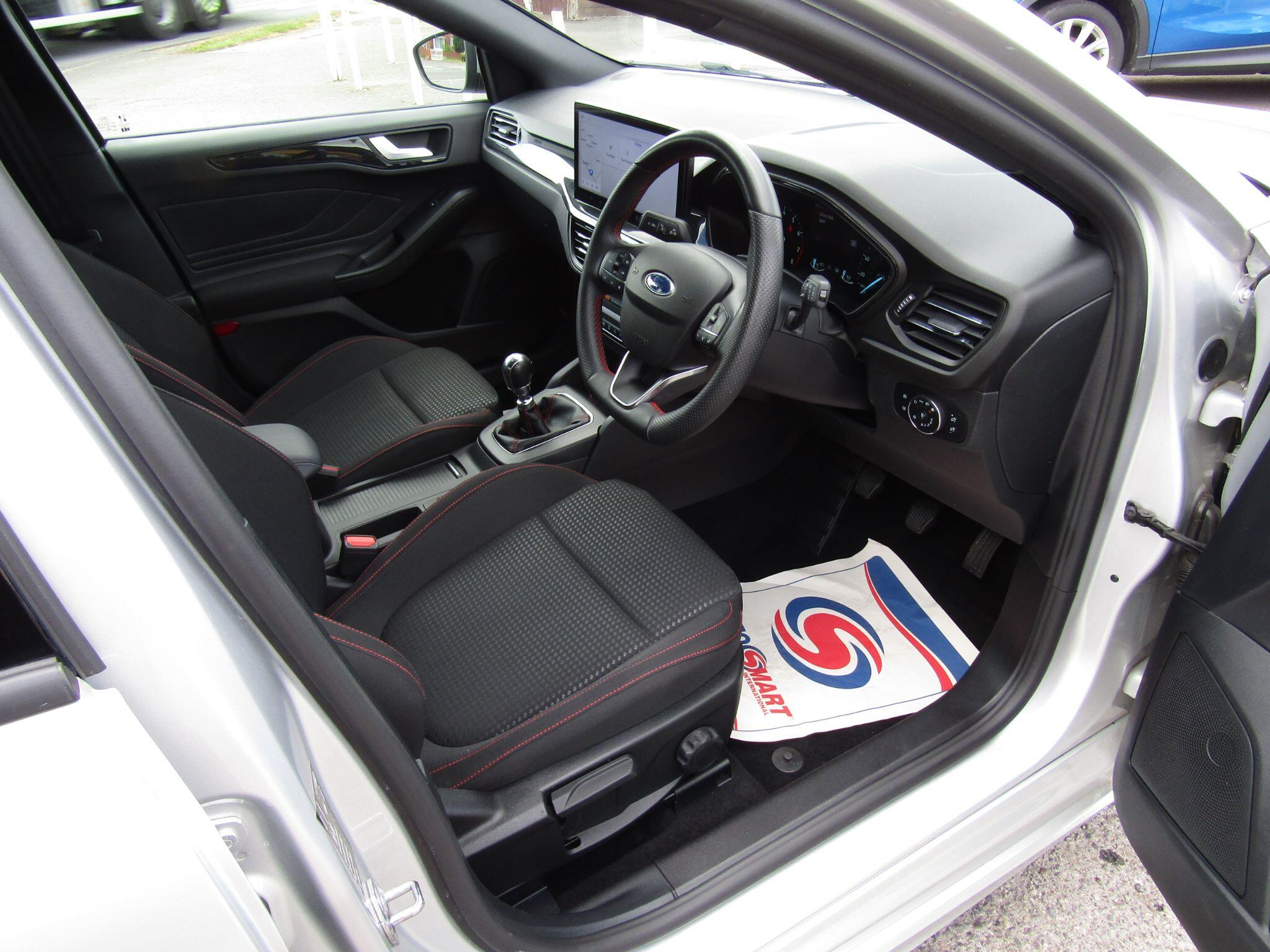 Ford Focus view 13