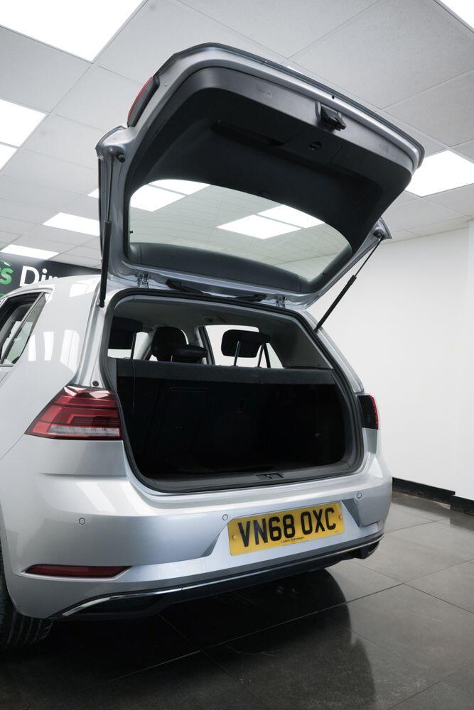 Volkswagen Golf view 17