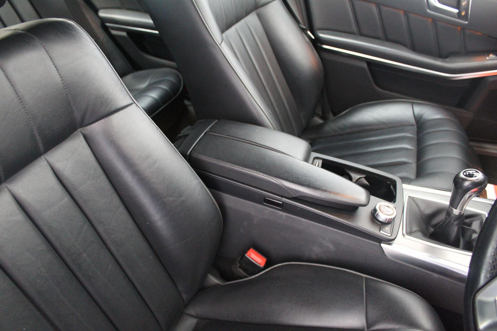 Mercedes-Benz E-Class view 42