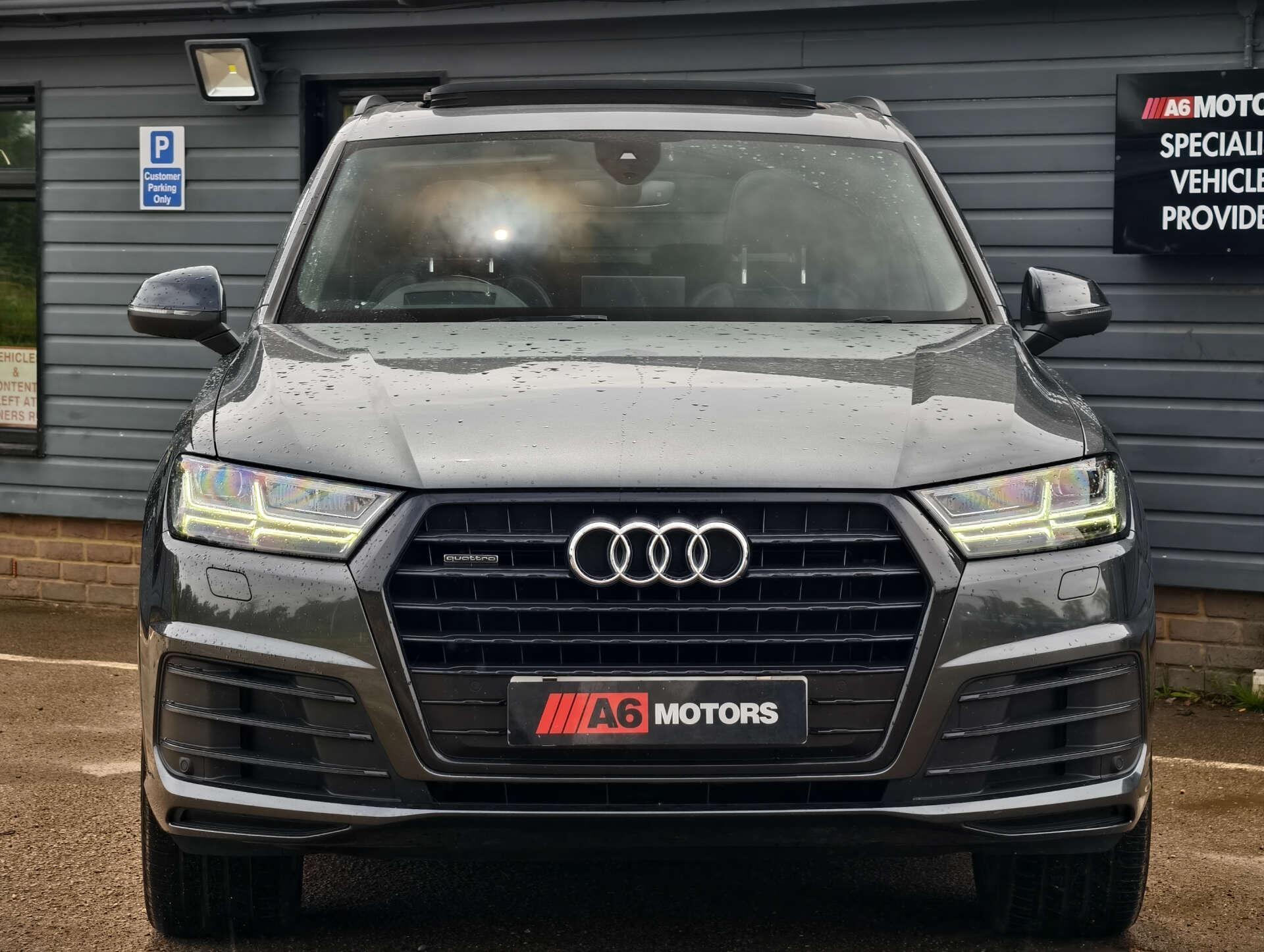 Audi Q7 view 11