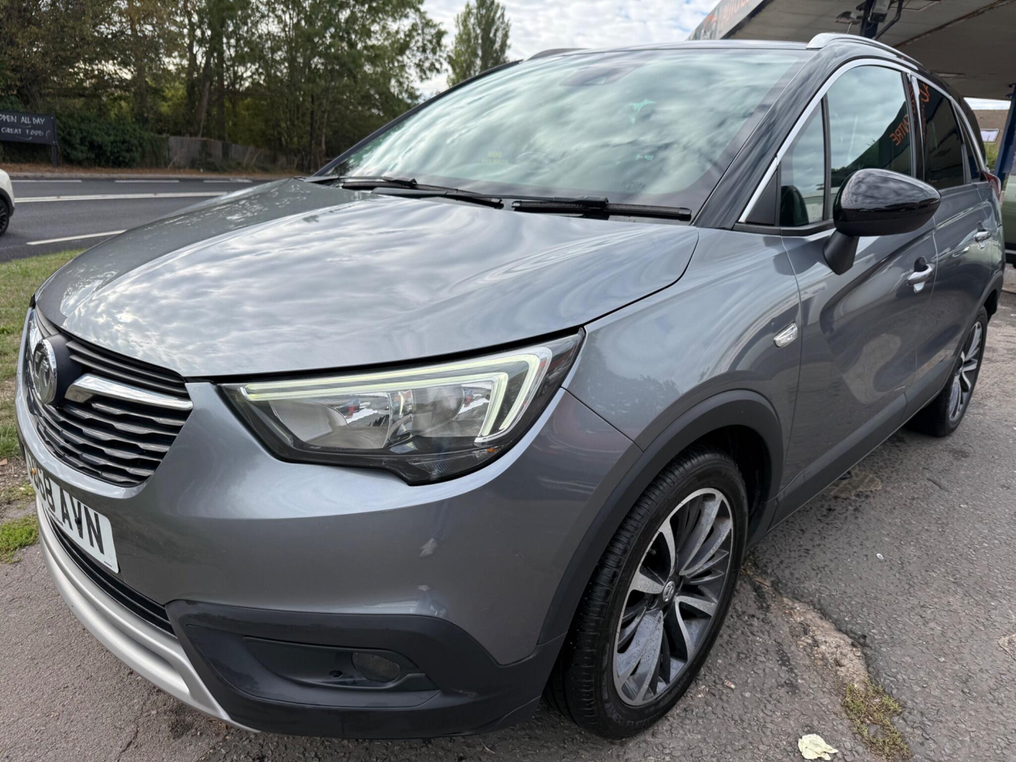 Vauxhall Crossland X view 3
