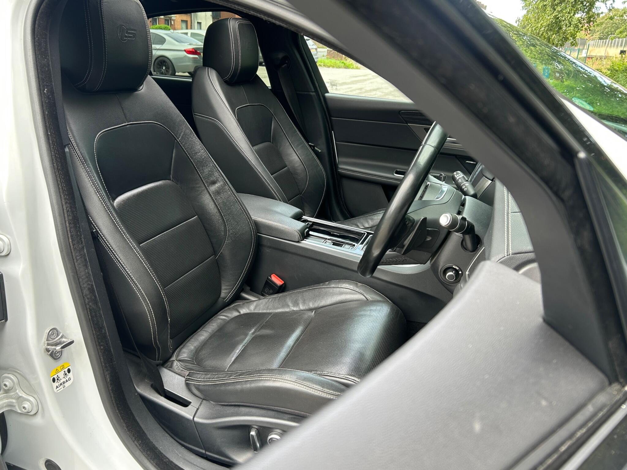 Jaguar XF view 15