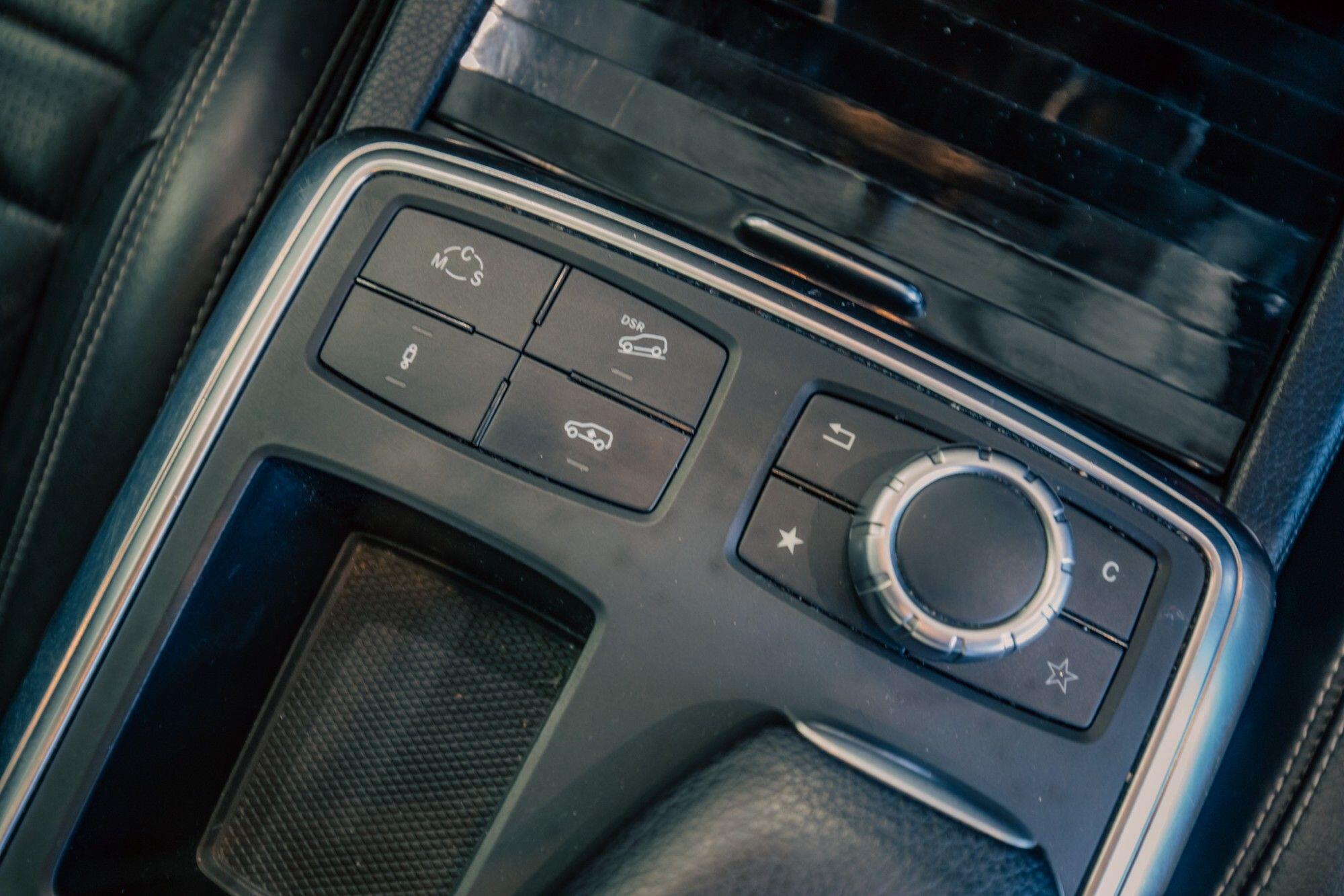 Mercedes-Benz M-Class view 24