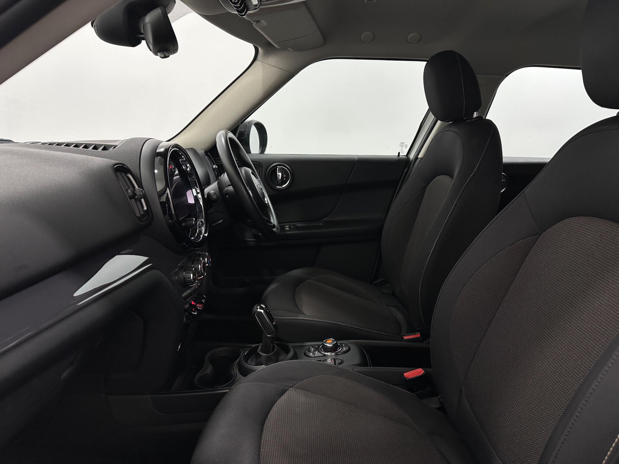 Mini Countryman view 36