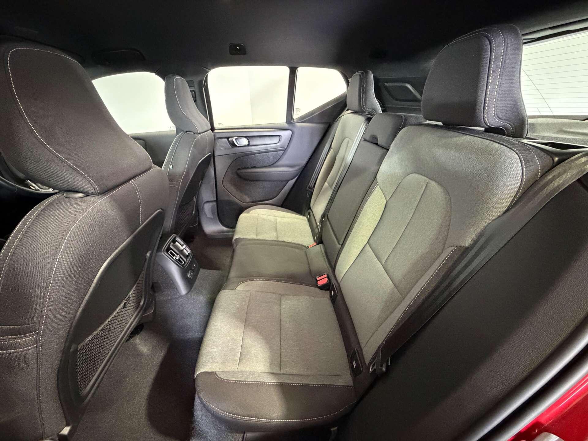Volvo XC40 view 57