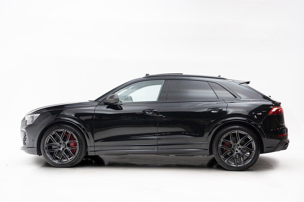 Audi RS Q8 view 10