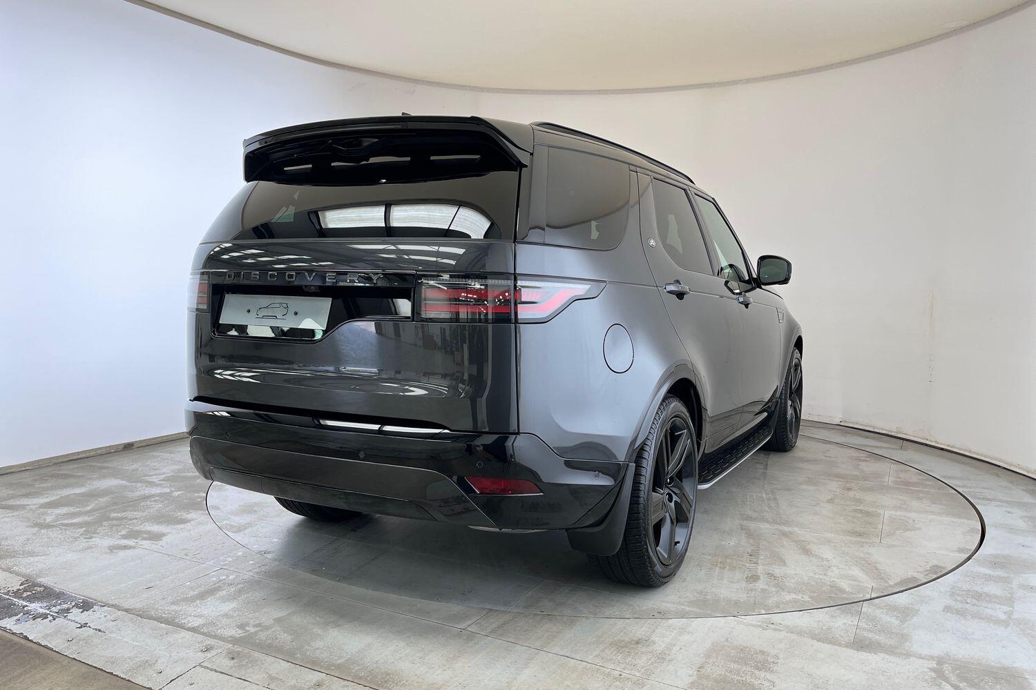Land Rover Discovery view 13