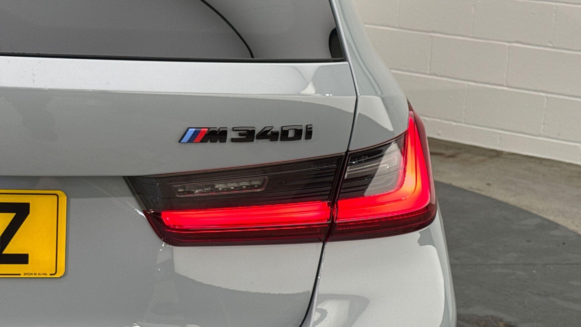 BMW 3 Series view 21