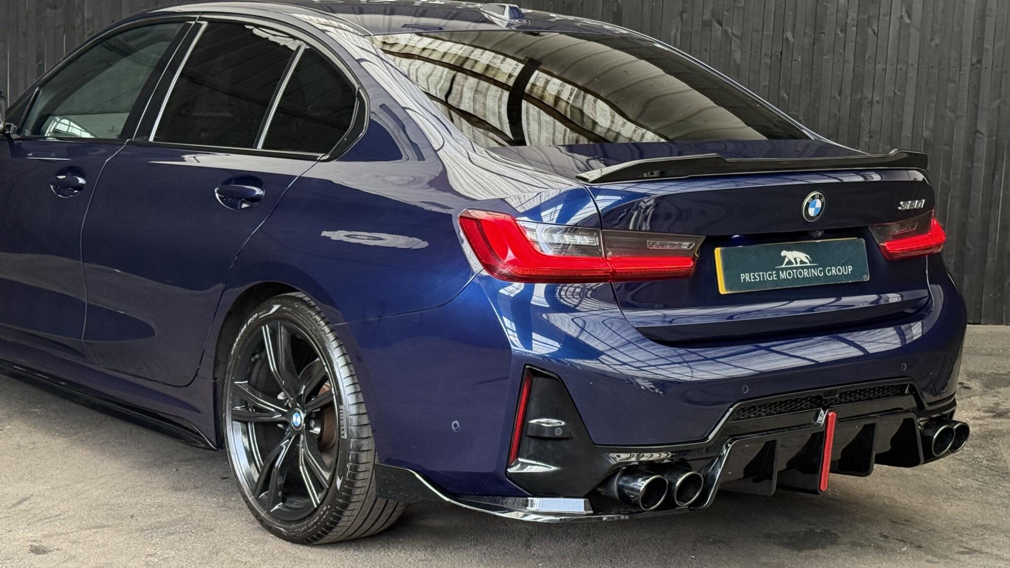 BMW 3 Series view 19