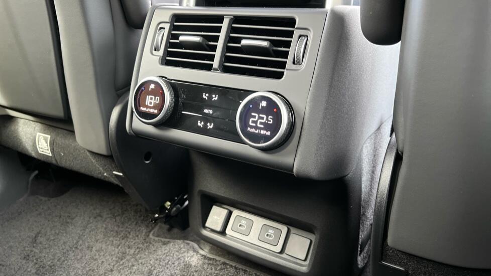 Land Rover Discovery view 18