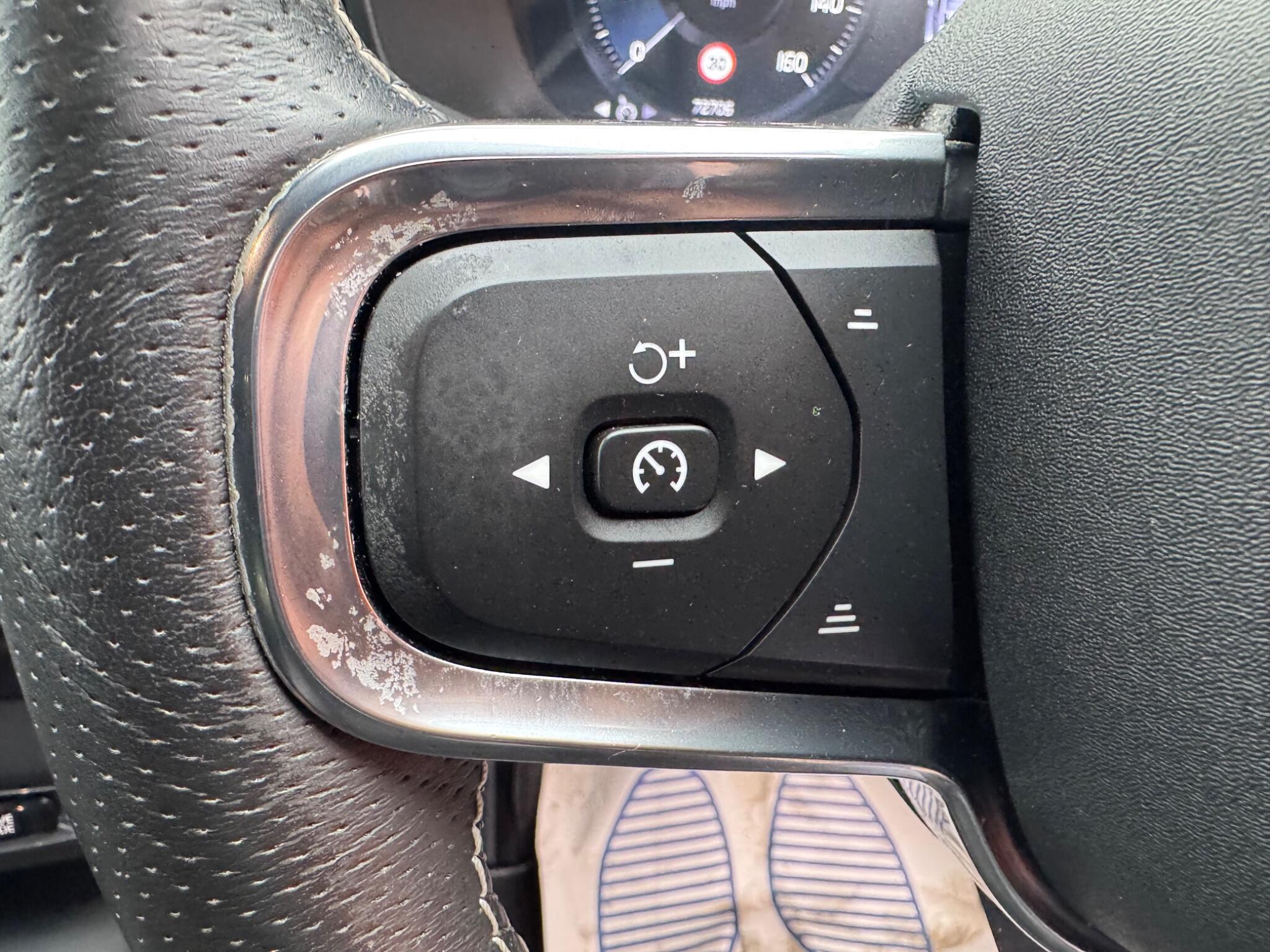 Volvo XC40 view 12