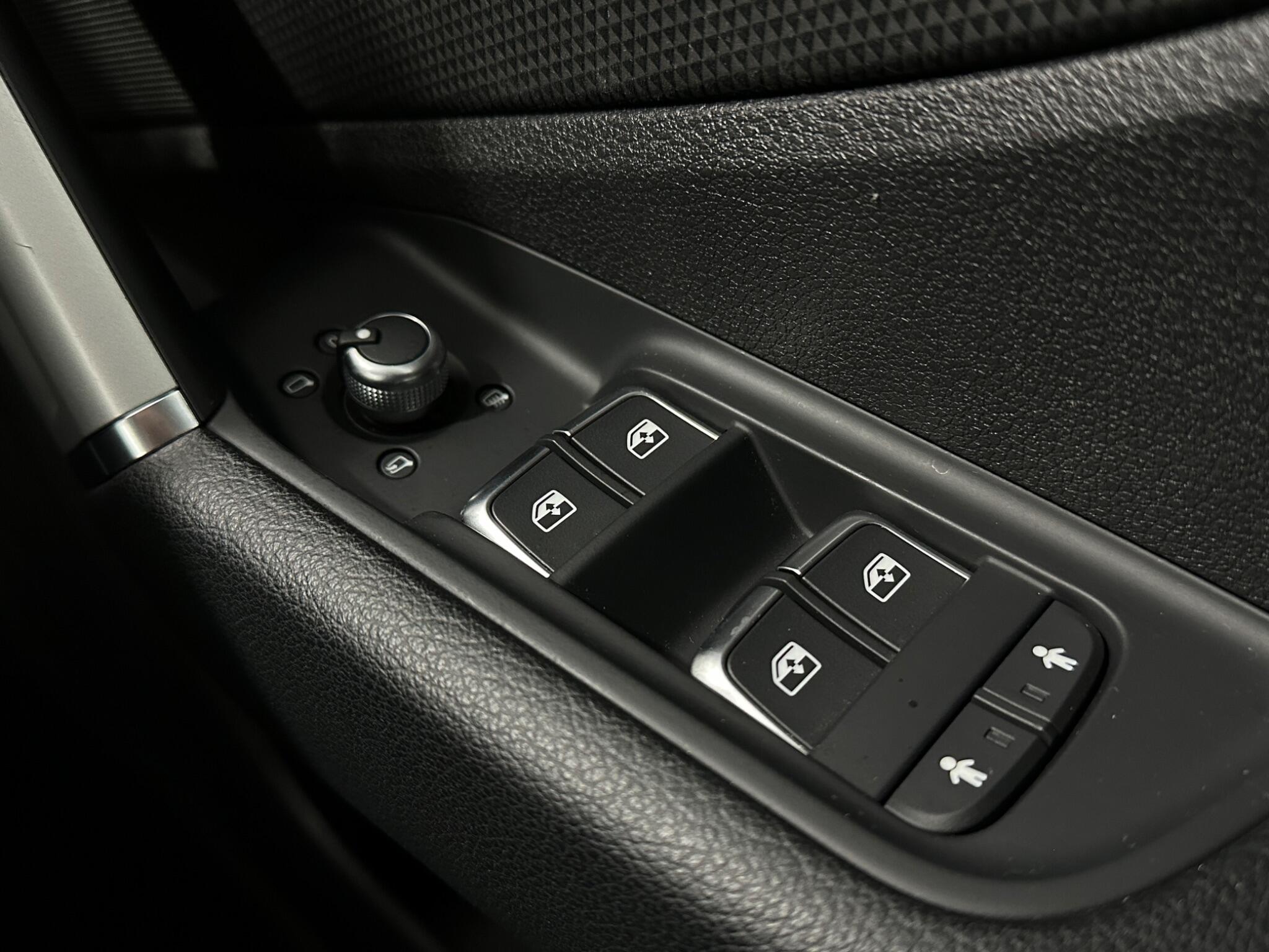 Audi Q2 view 19