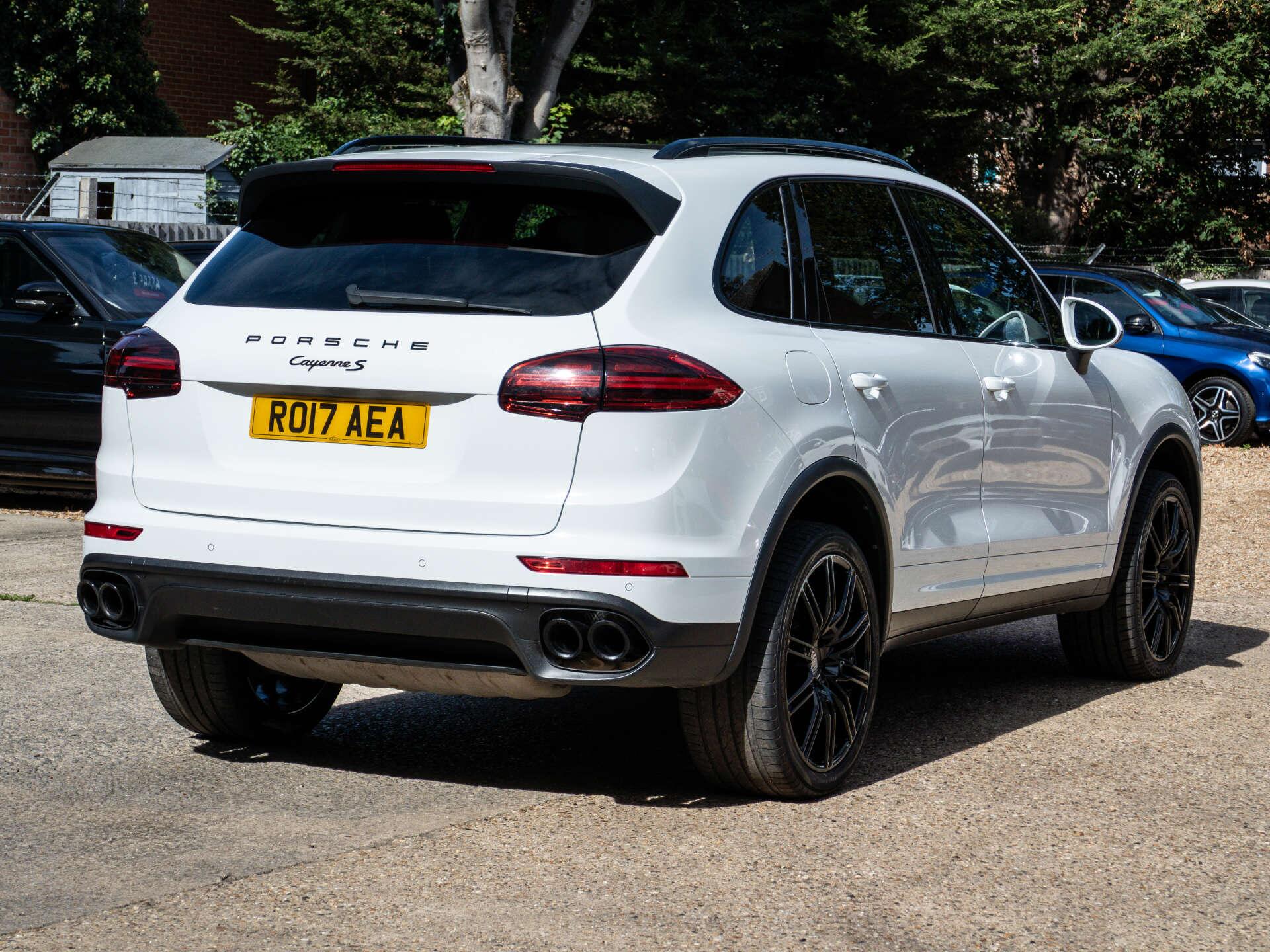 Porsche Cayenne view 16