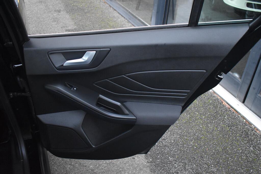 Ford Focus view 34