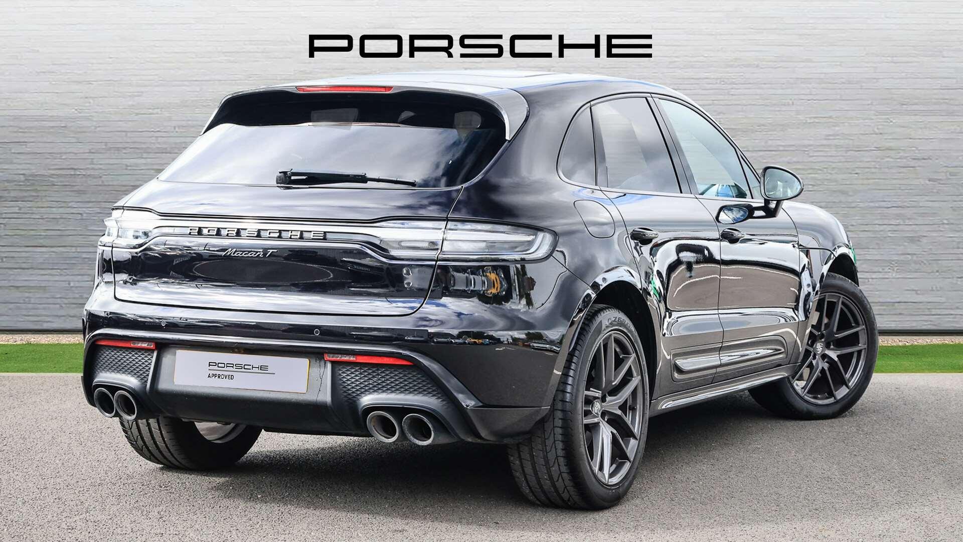 Porsche Macan view 3