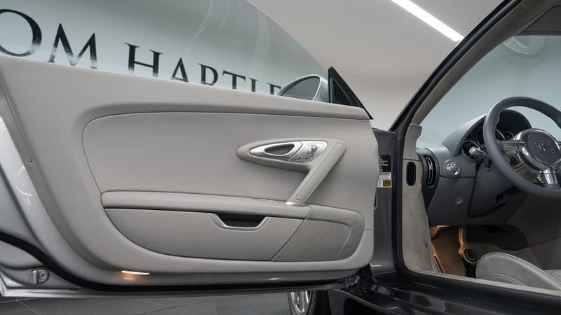Bugatti Veyron view 37