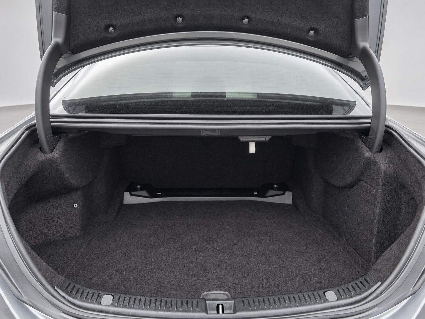 Mercedes-Benz E-Class view 36