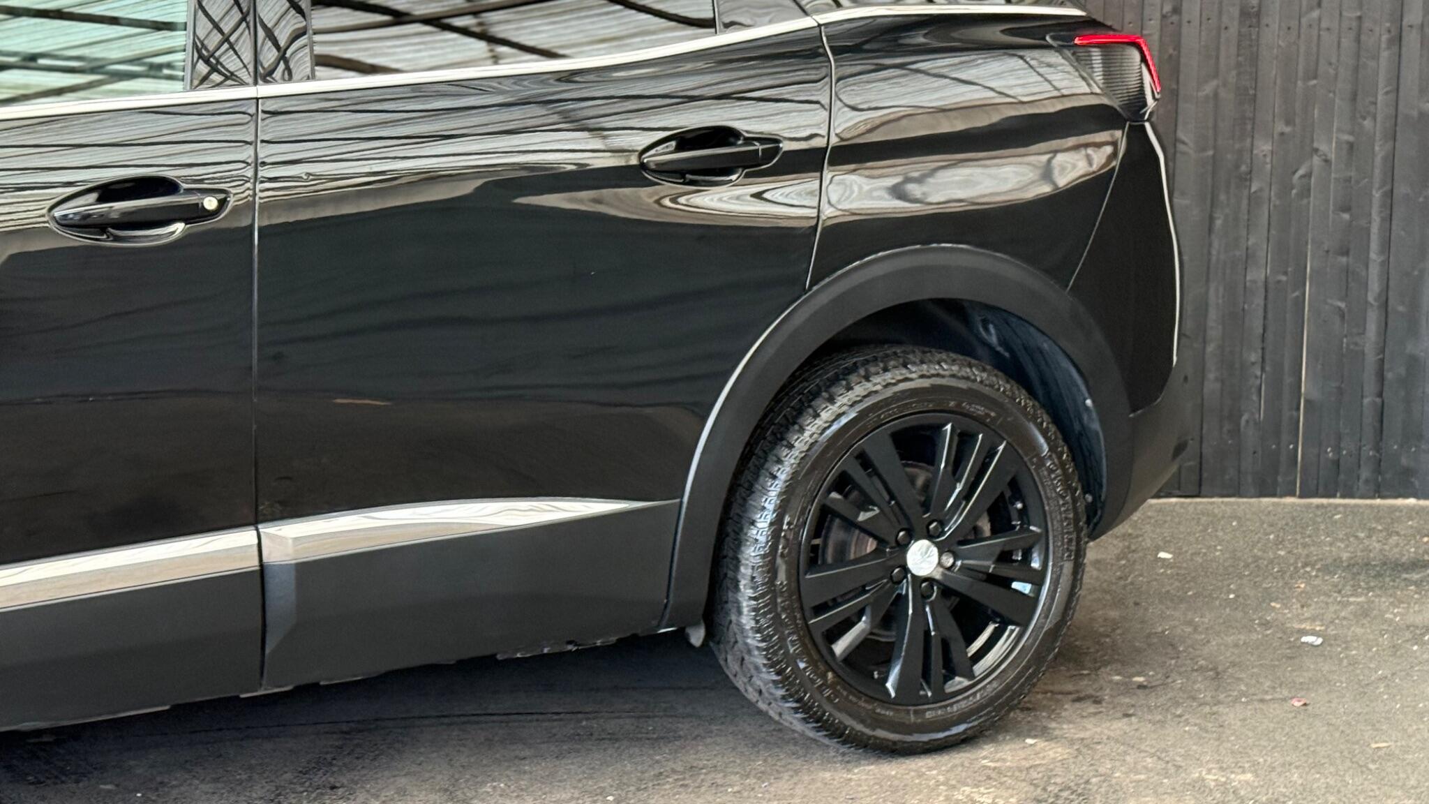 Peugeot 3008 view 11