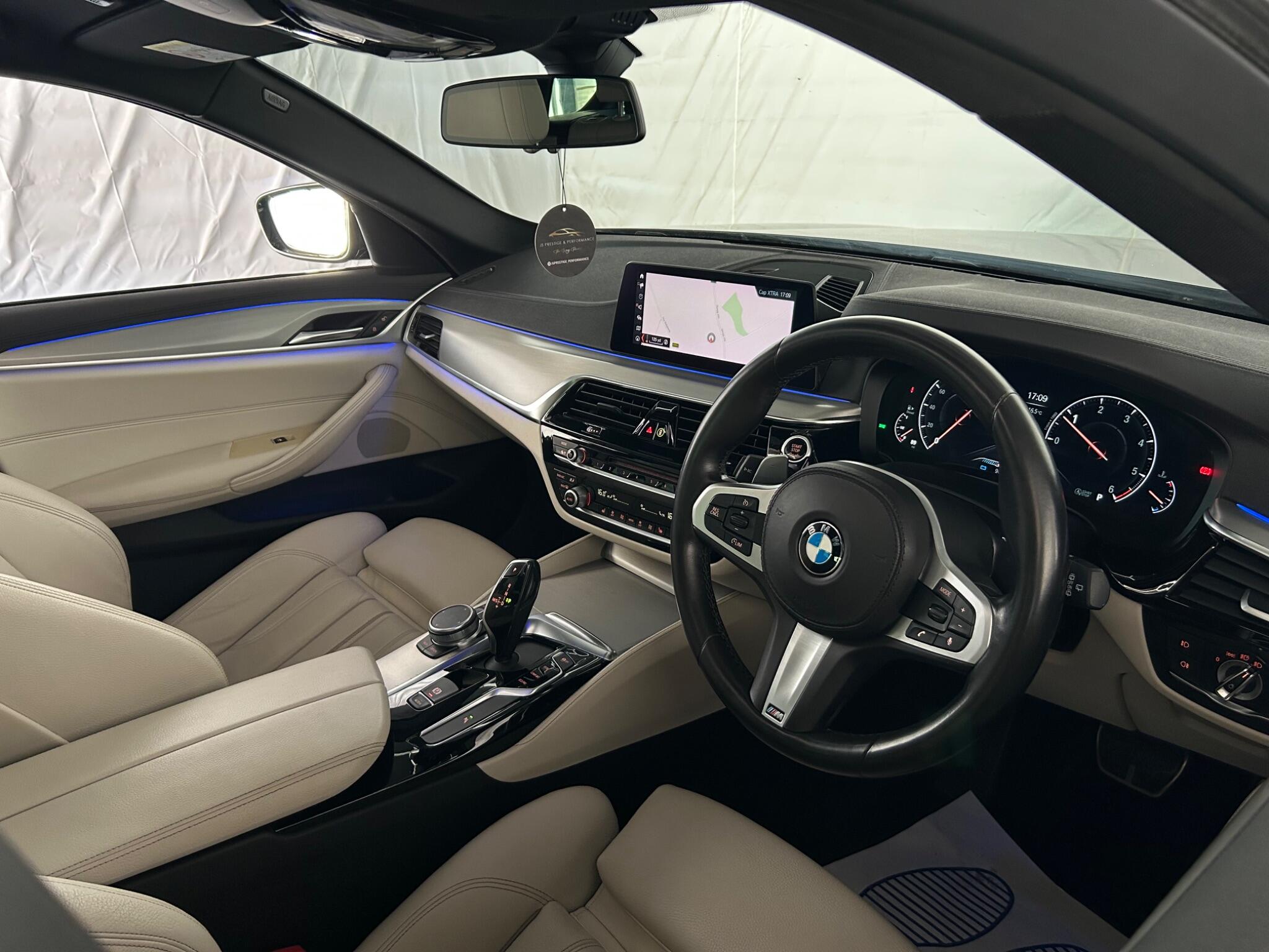 BMW 5 Series view 17