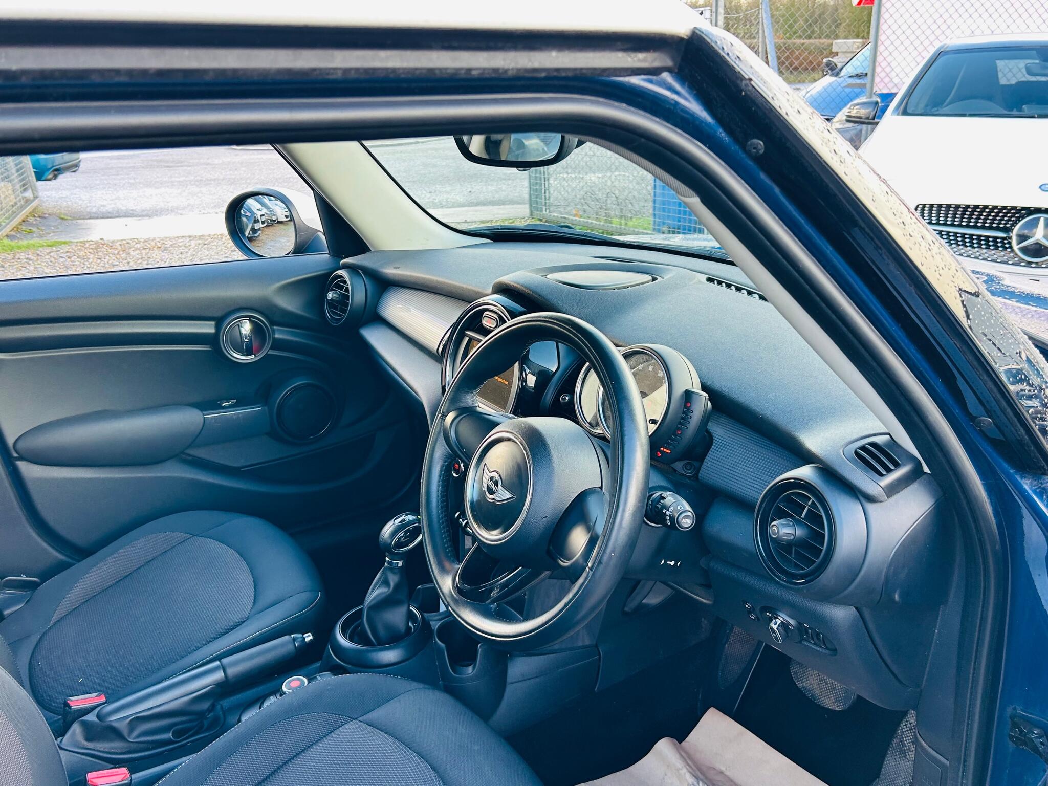 MINI Hatch view 3